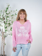 leichter Strickpulli mit Kapuze und Schriftzug