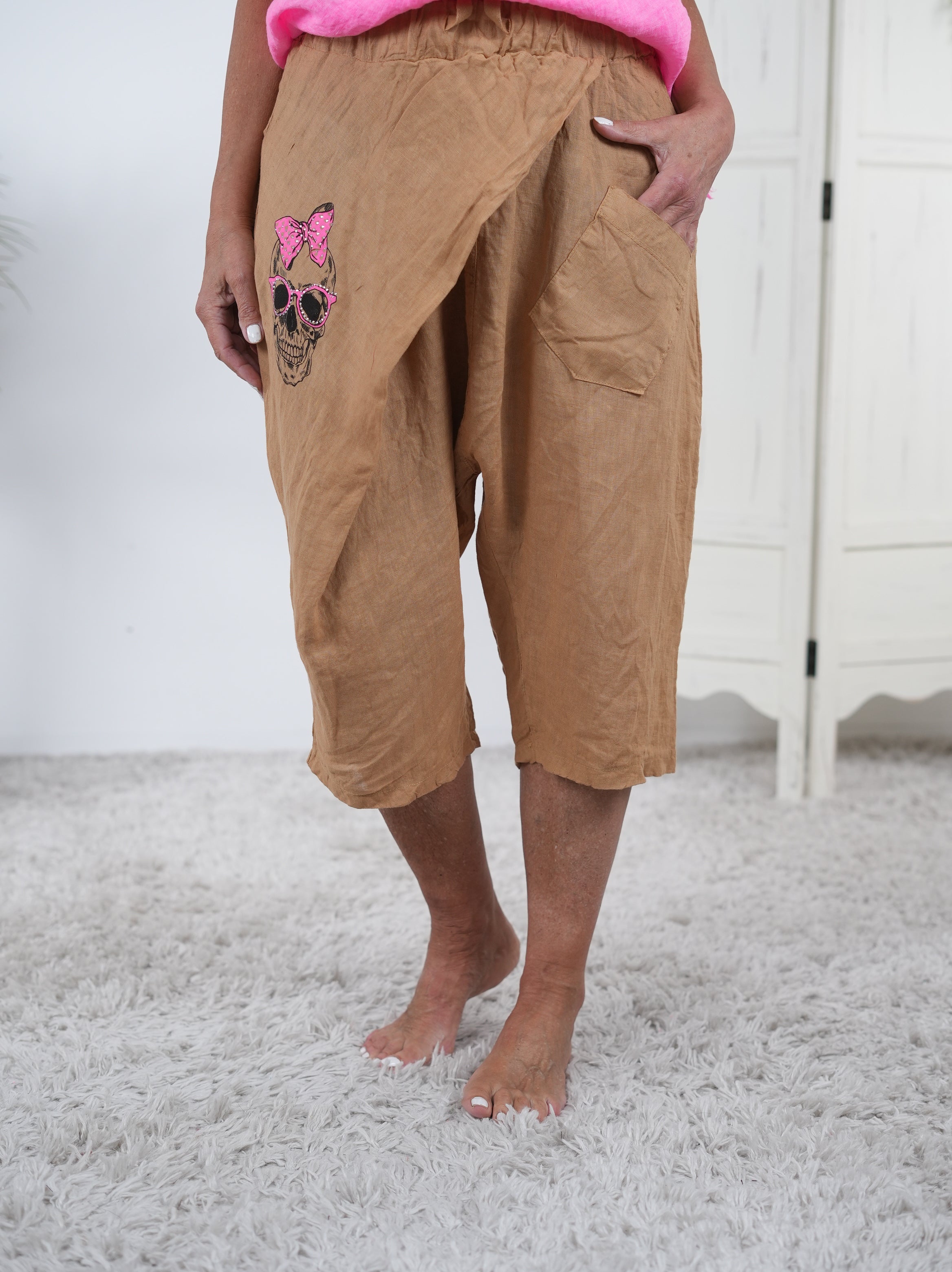 Leinen Baggy mit Totenkopf Print Camel