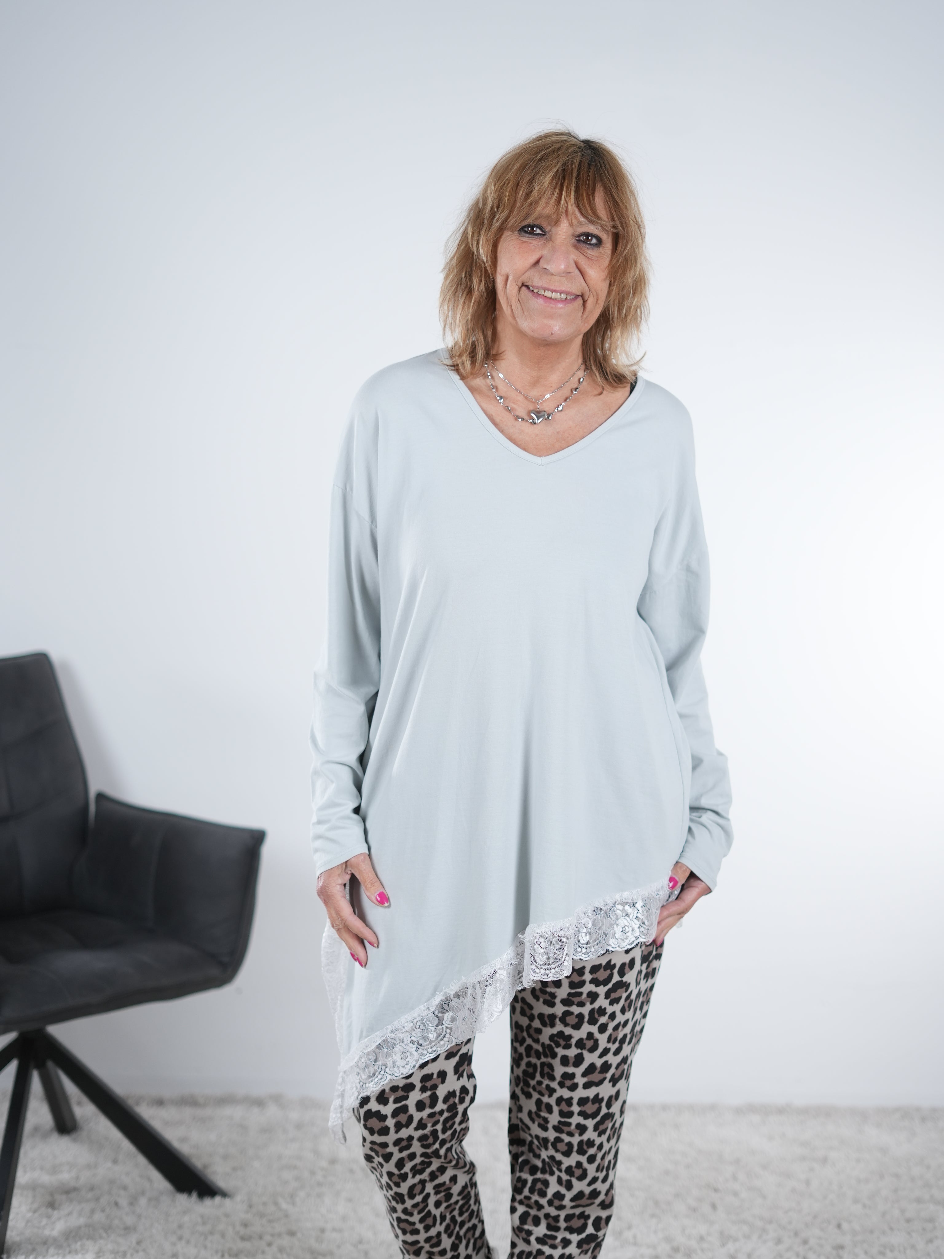 Basic langarm Shirt mit Spitze verziert One Size (ca Größe 40 "oversize"-44 46) Grau