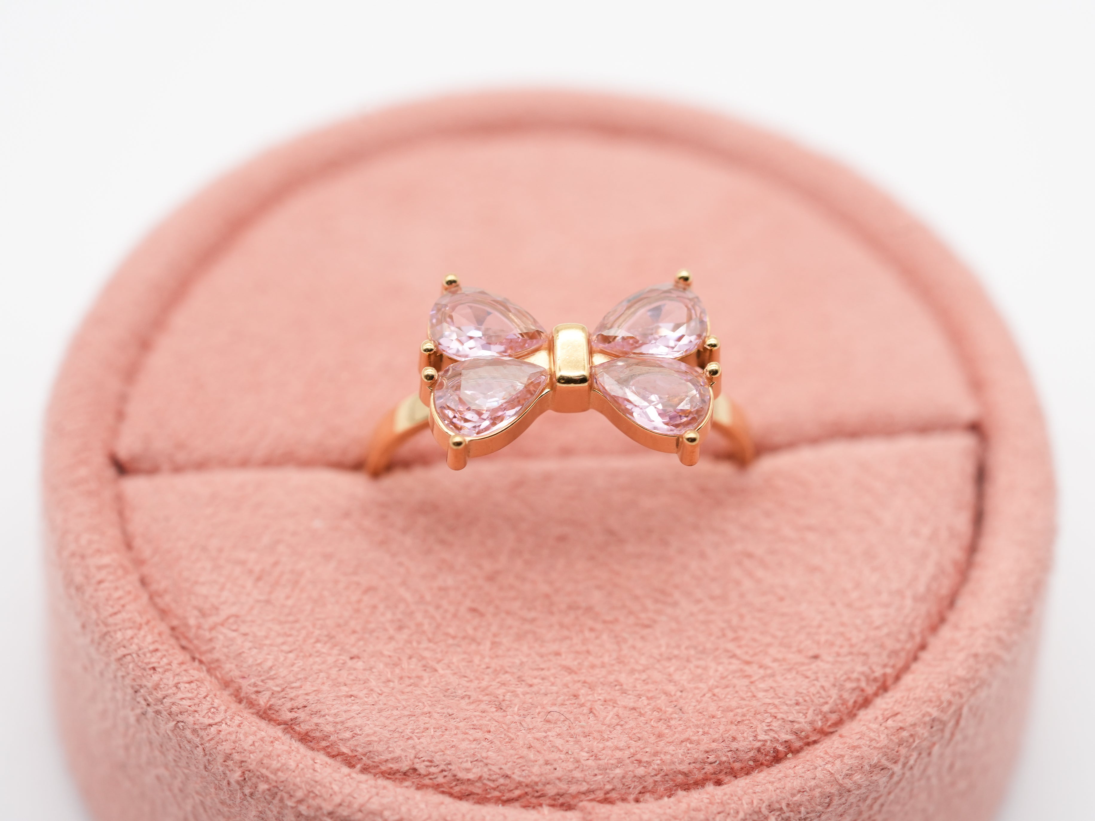 Vergoldeter Edelstahlring mit Schleifenmotiv Rosa