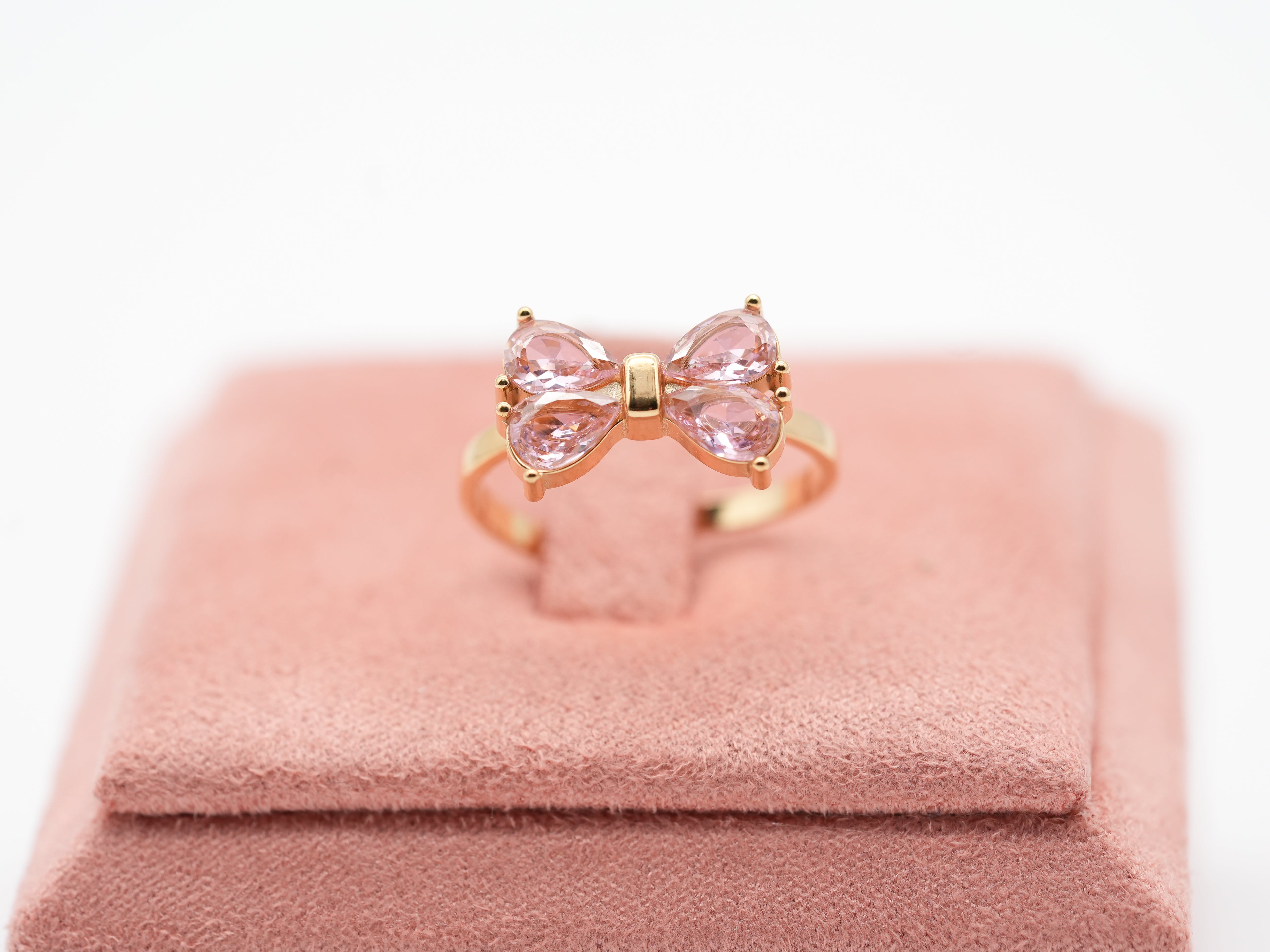 Vergoldeter Edelstahlring mit Schleifenmotiv