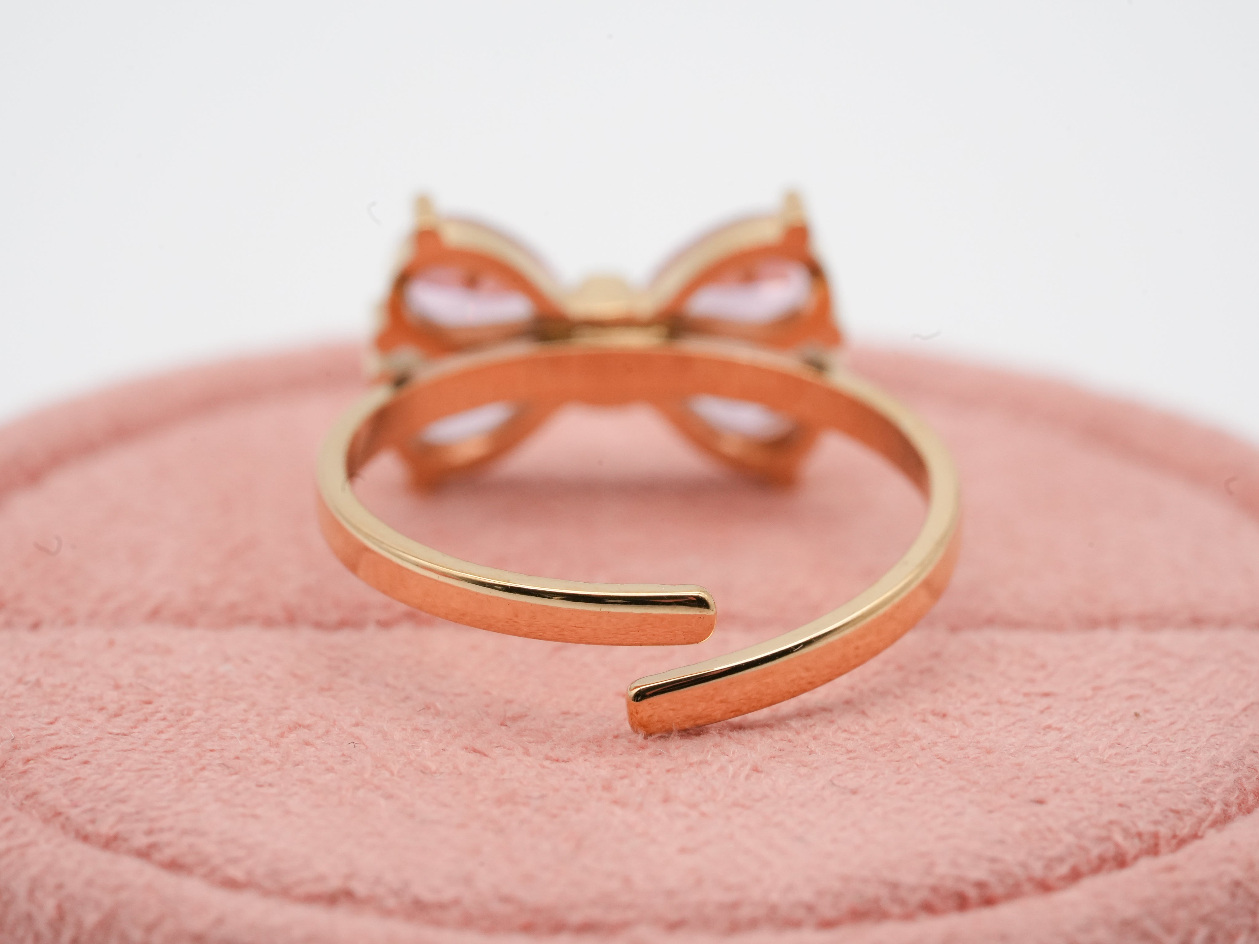 Vergoldeter Edelstahlring mit Schleifenmotiv