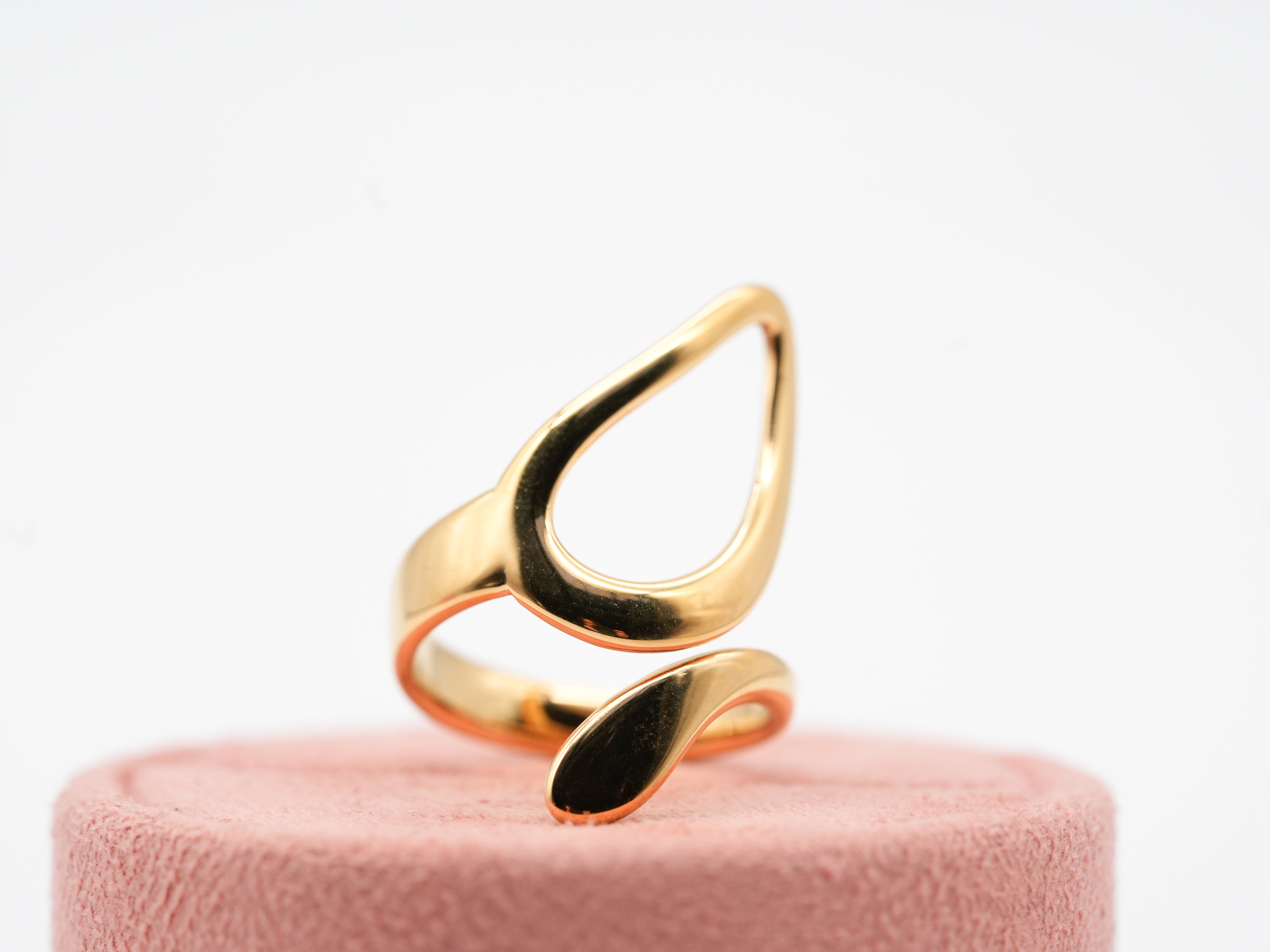 Vergoldeter Edelstahlring im ovalen Design