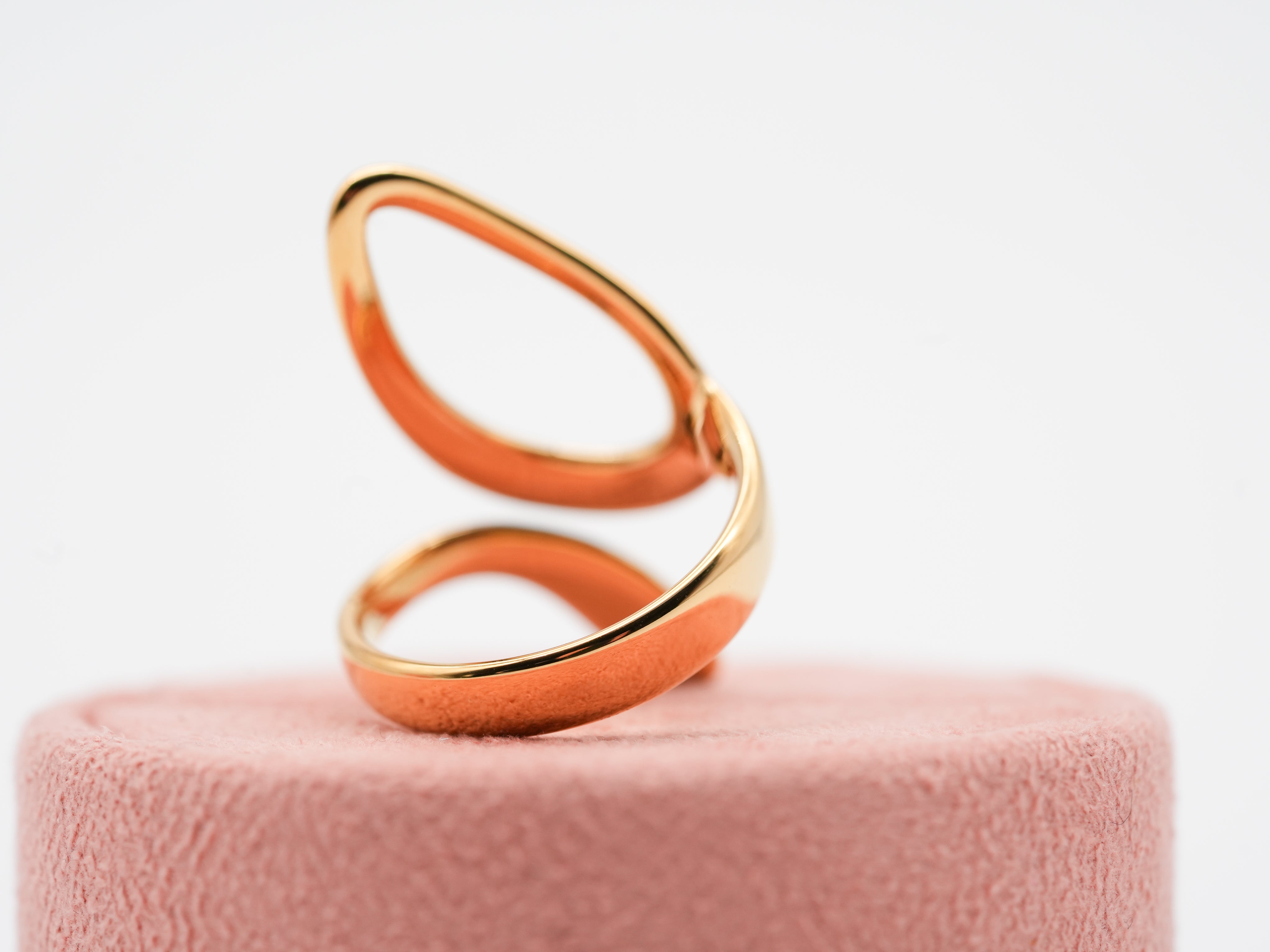 Vergoldeter Edelstahlring im ovalen Design