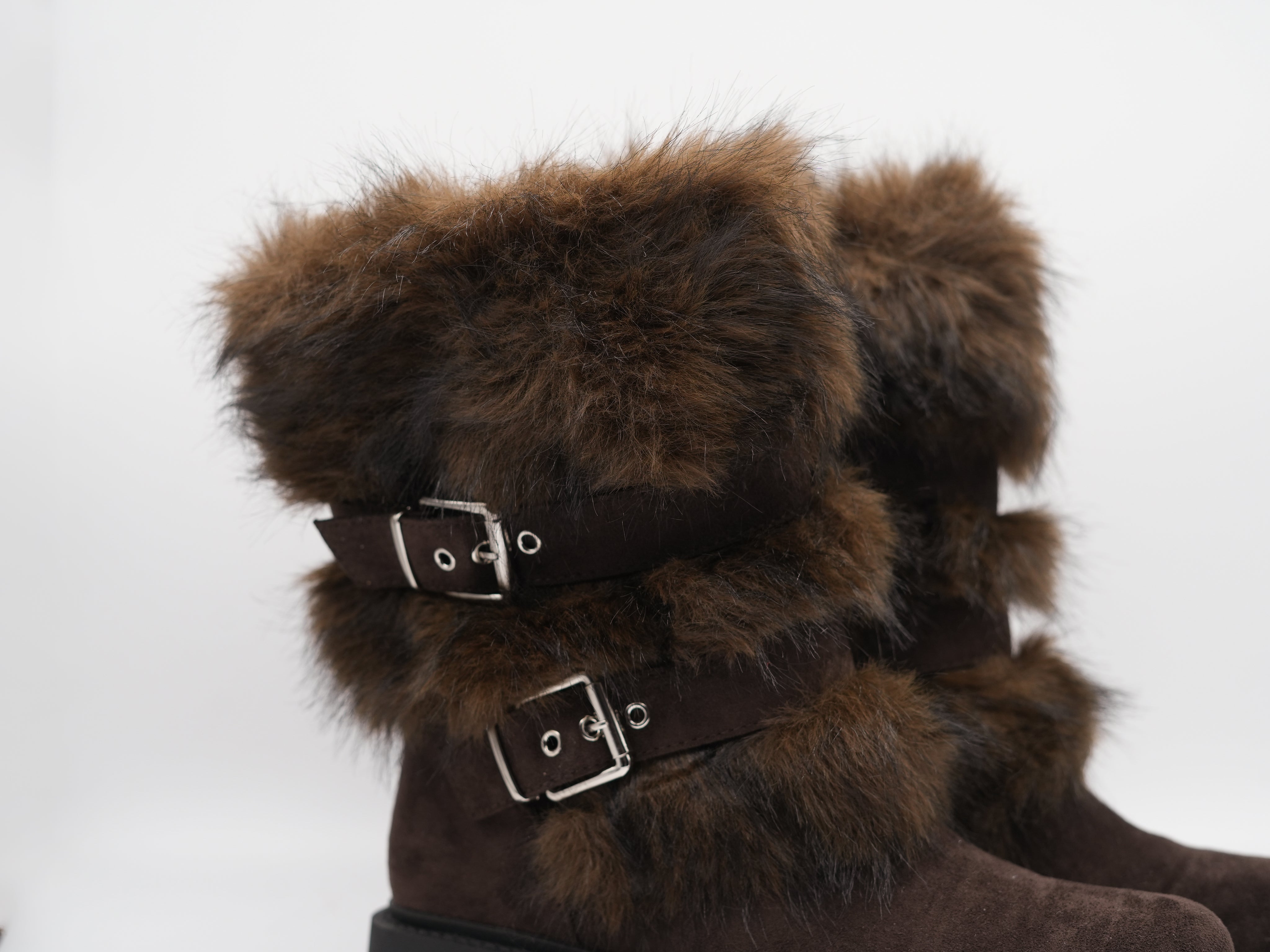 Boots mit Kunstfell und Schnallen