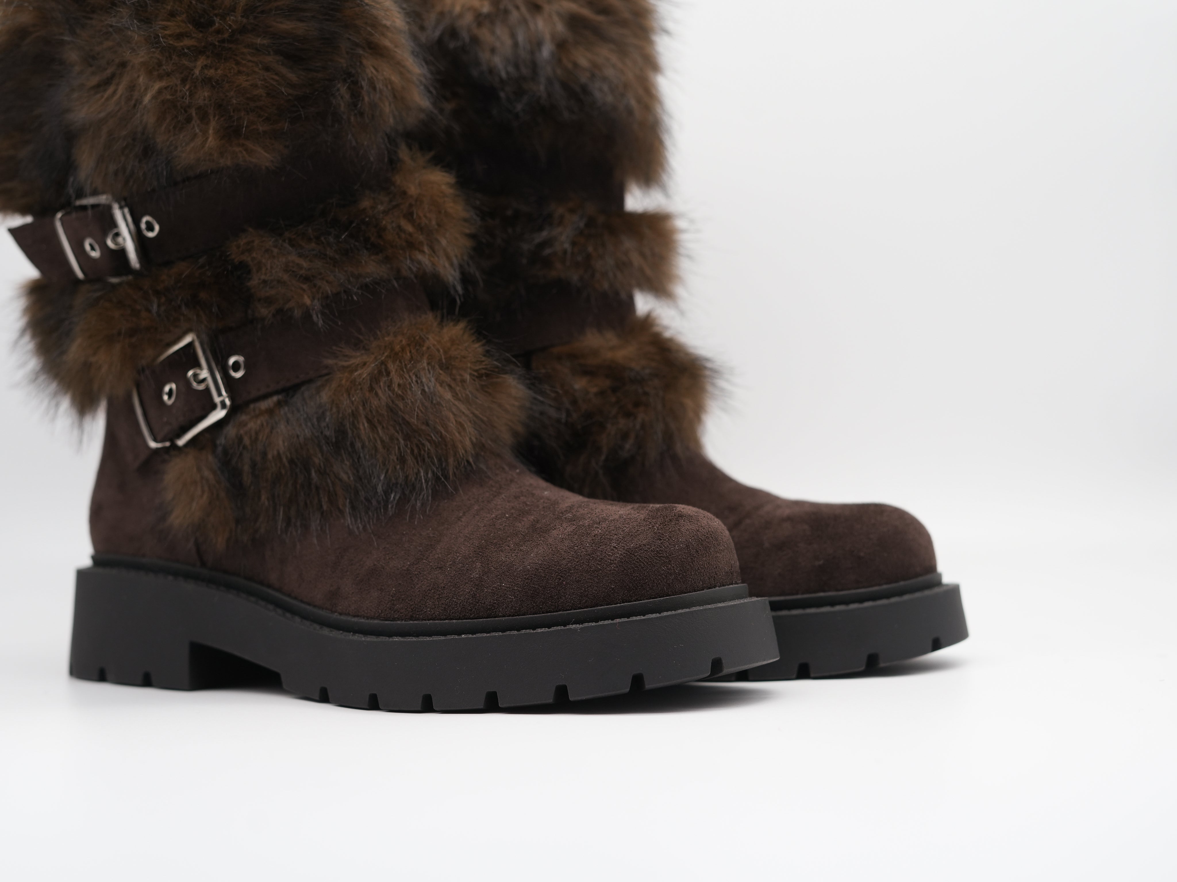 Boots mit Kunstfell und Schnallen