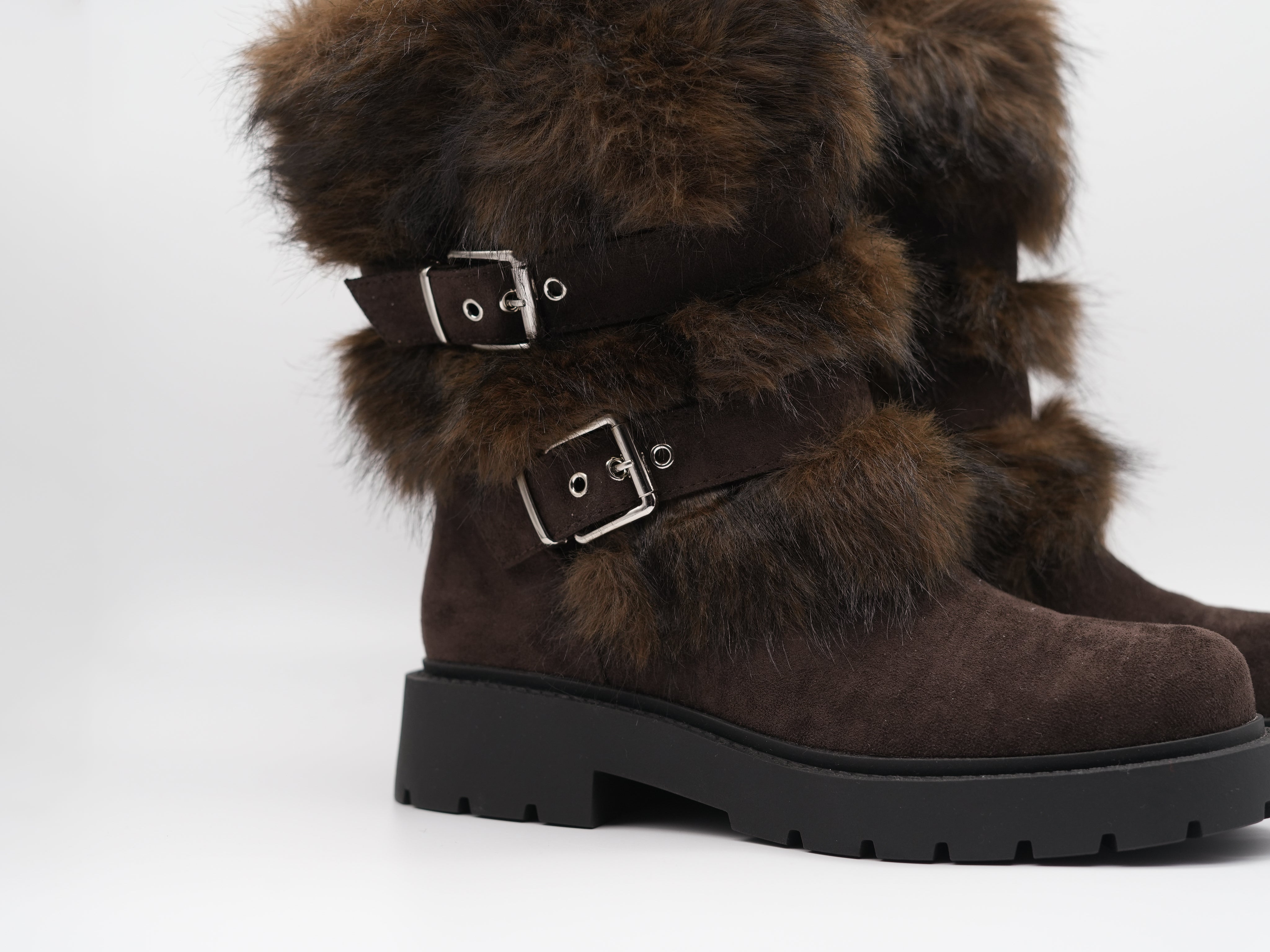 Boots mit Kunstfell und Schnallen