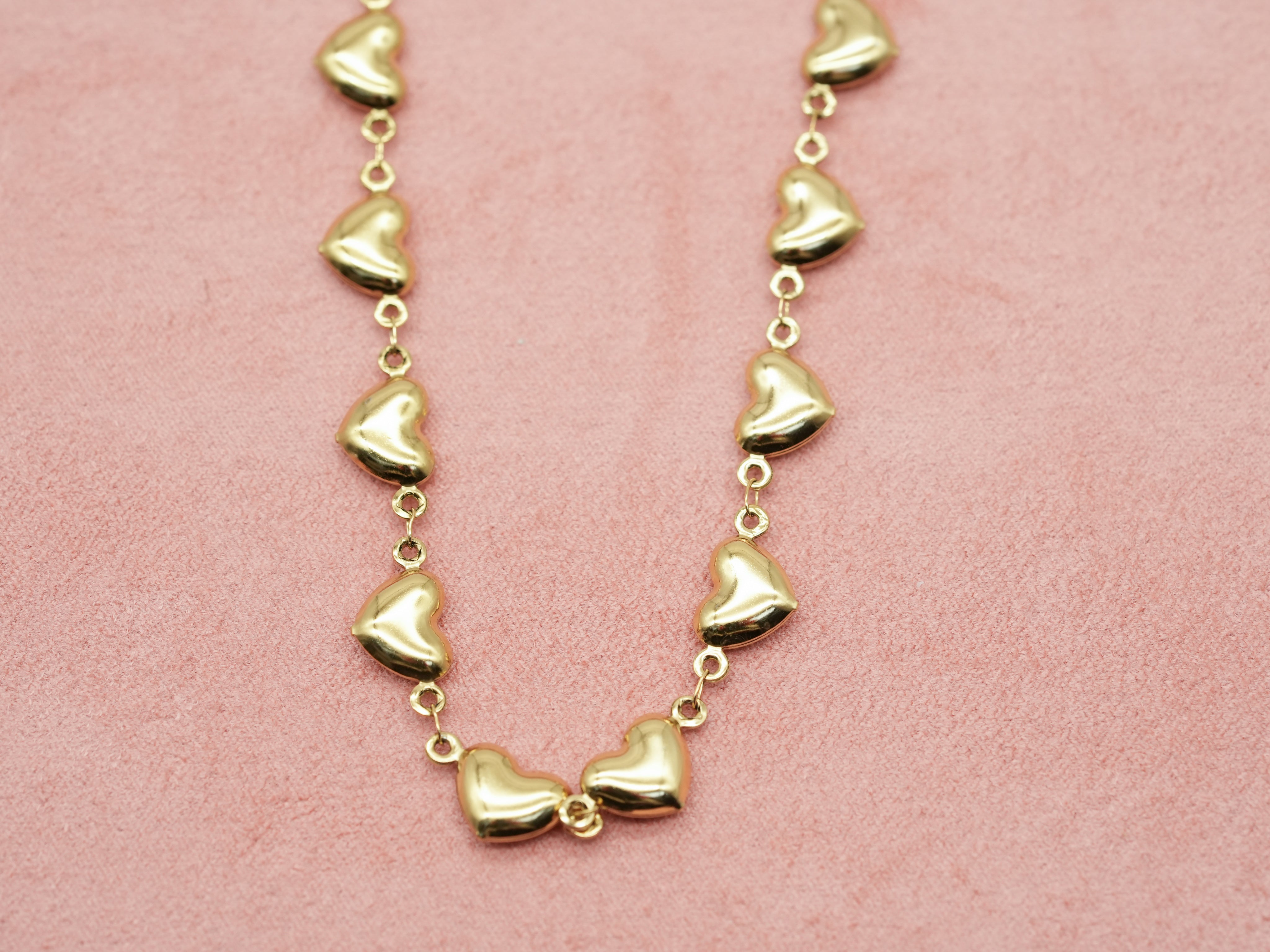 Niedliche Edelstahl-Kette mit kleinen Herzen