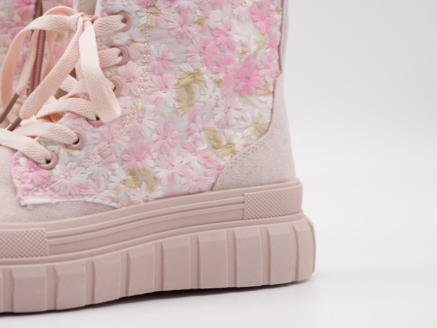 Süße Boots mit Blümchen Stickerei