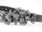 Schwarzer Gürtel mit Skulls & Nieten