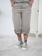 Capri Joggy mit verspieltem Abschluss Taupe
