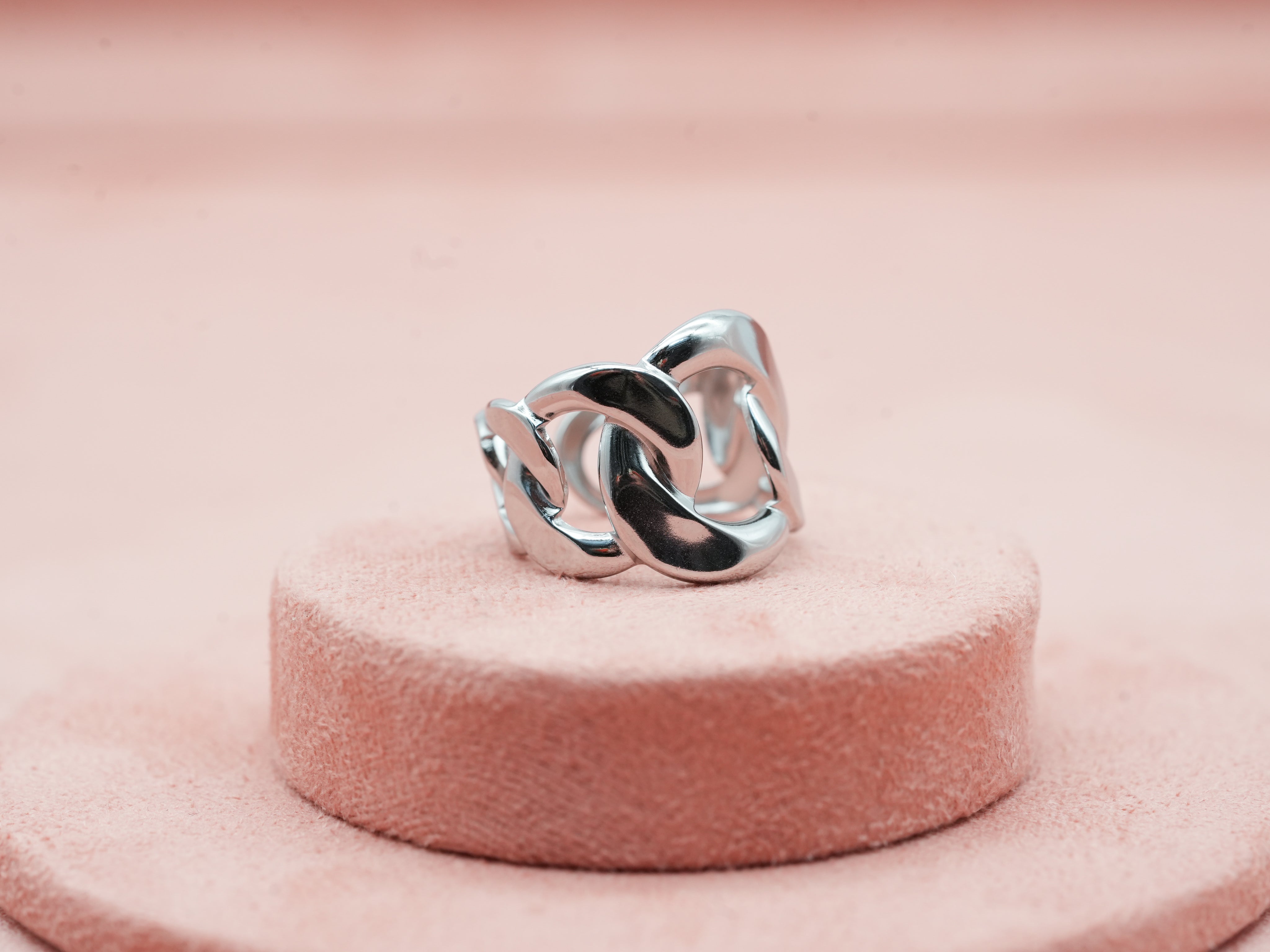 Silberner Ring im "Ketten" Design