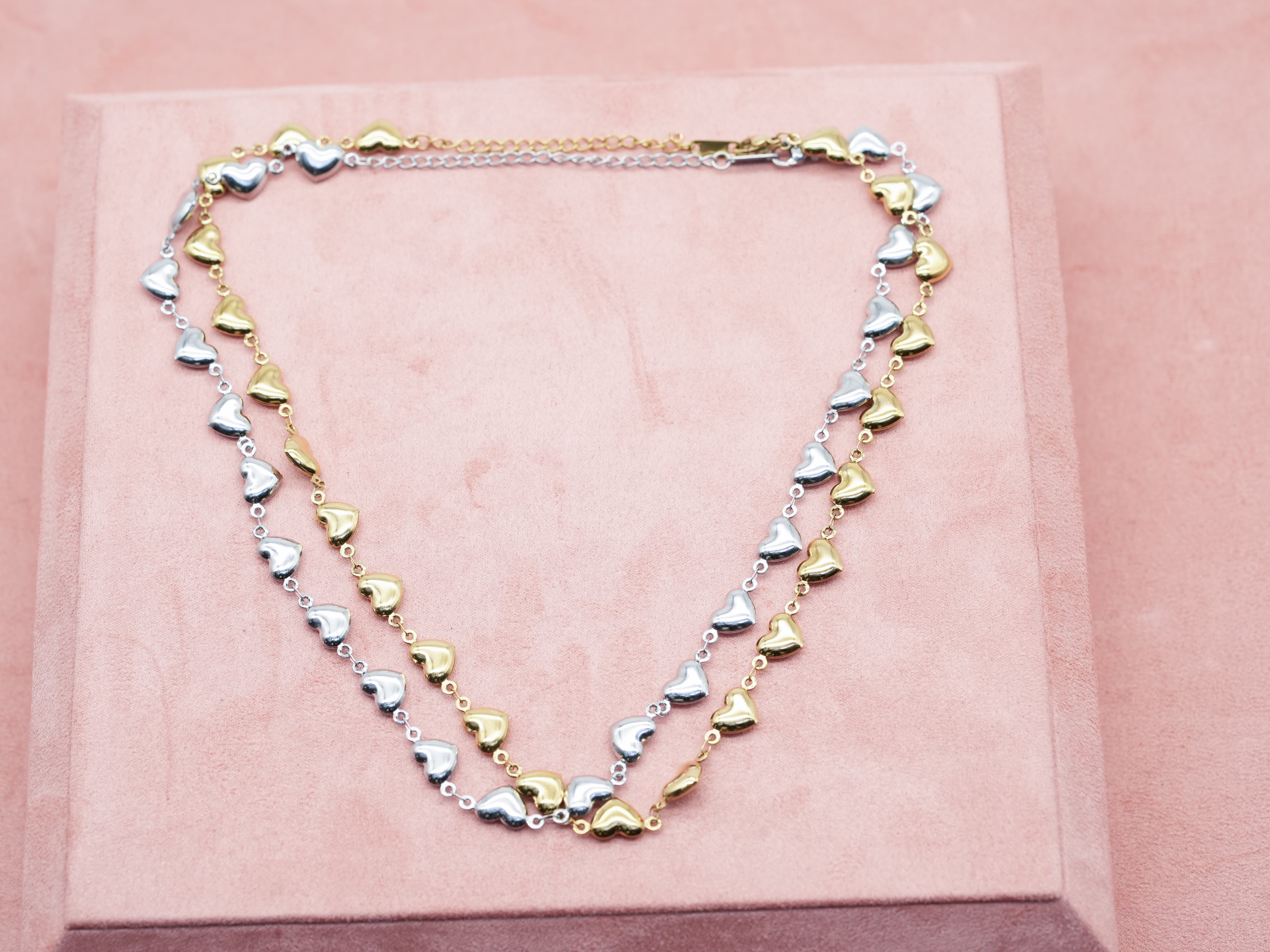 Niedliche Edelstahl-Kette mit kleinen Herzen