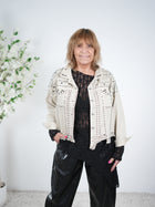 Jeans Jacke mit Nieten verziert