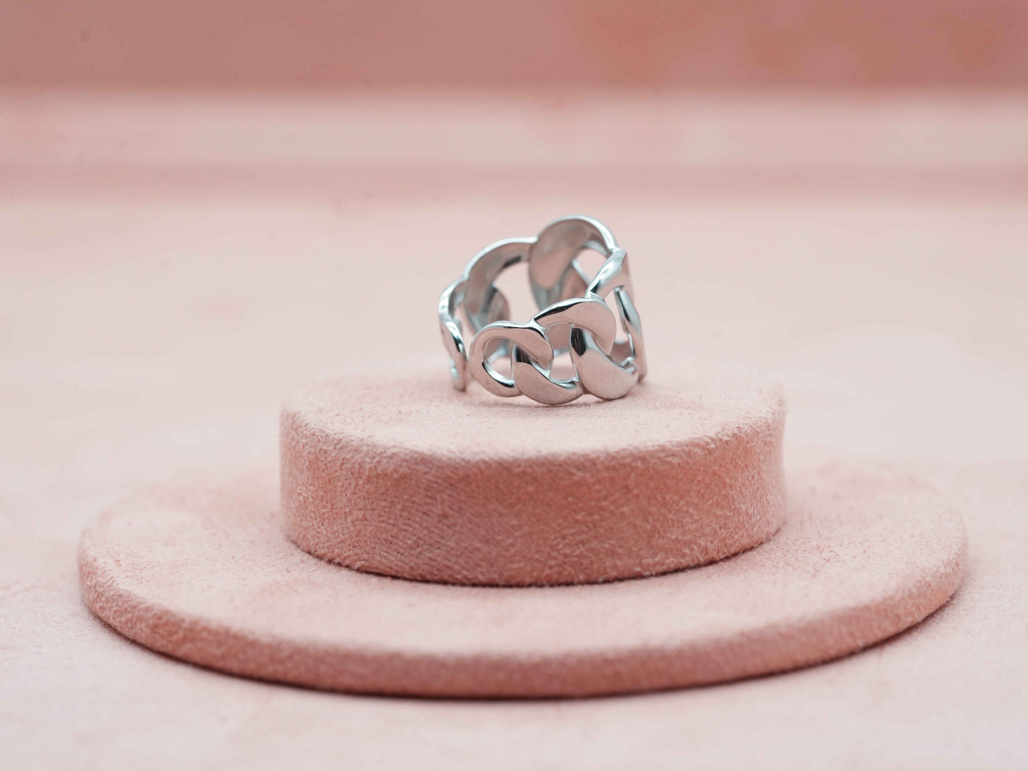 Silberner Ring im "Ketten" Design