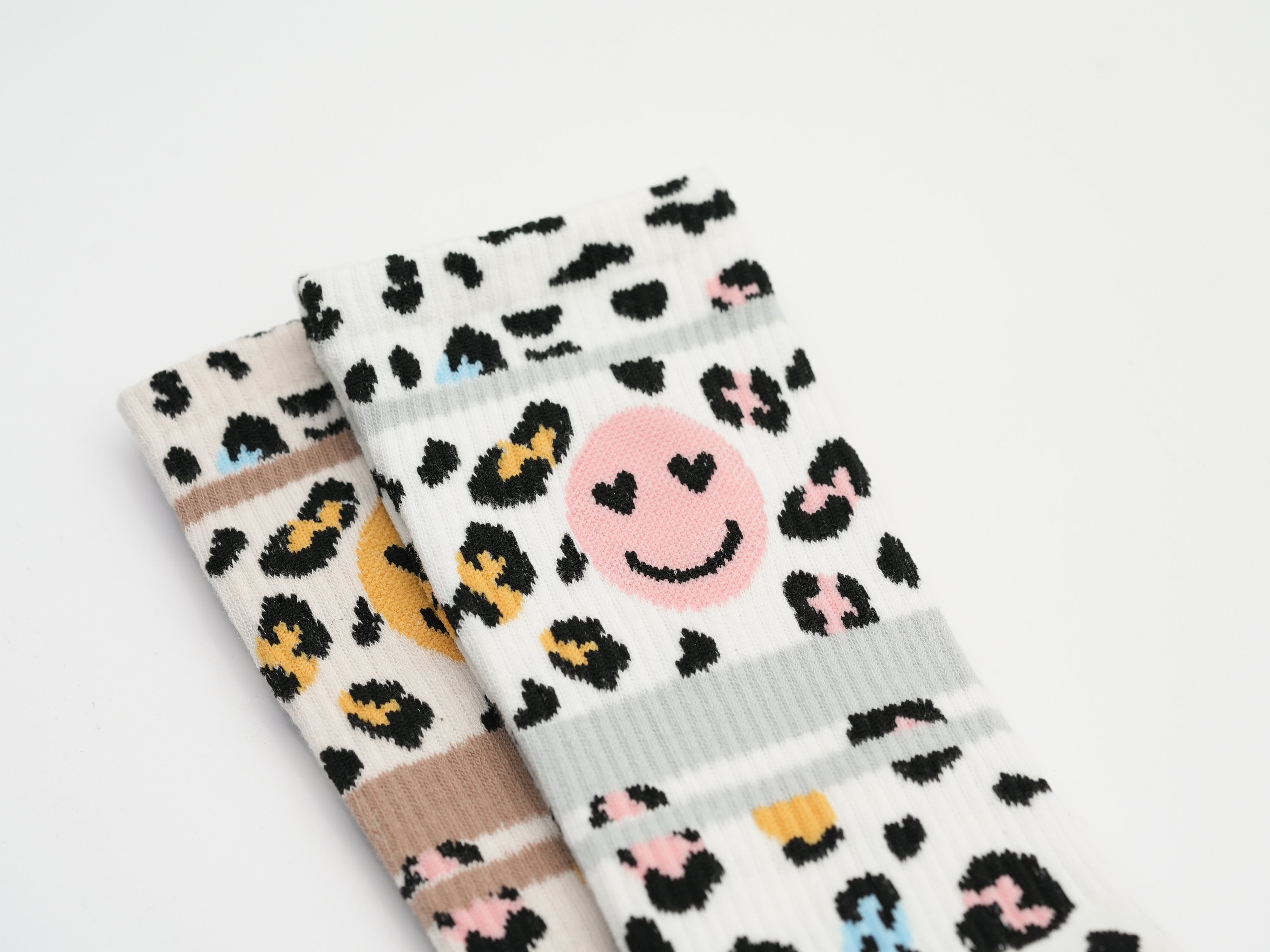 Socken im Leo Look mit Smiley Motiv