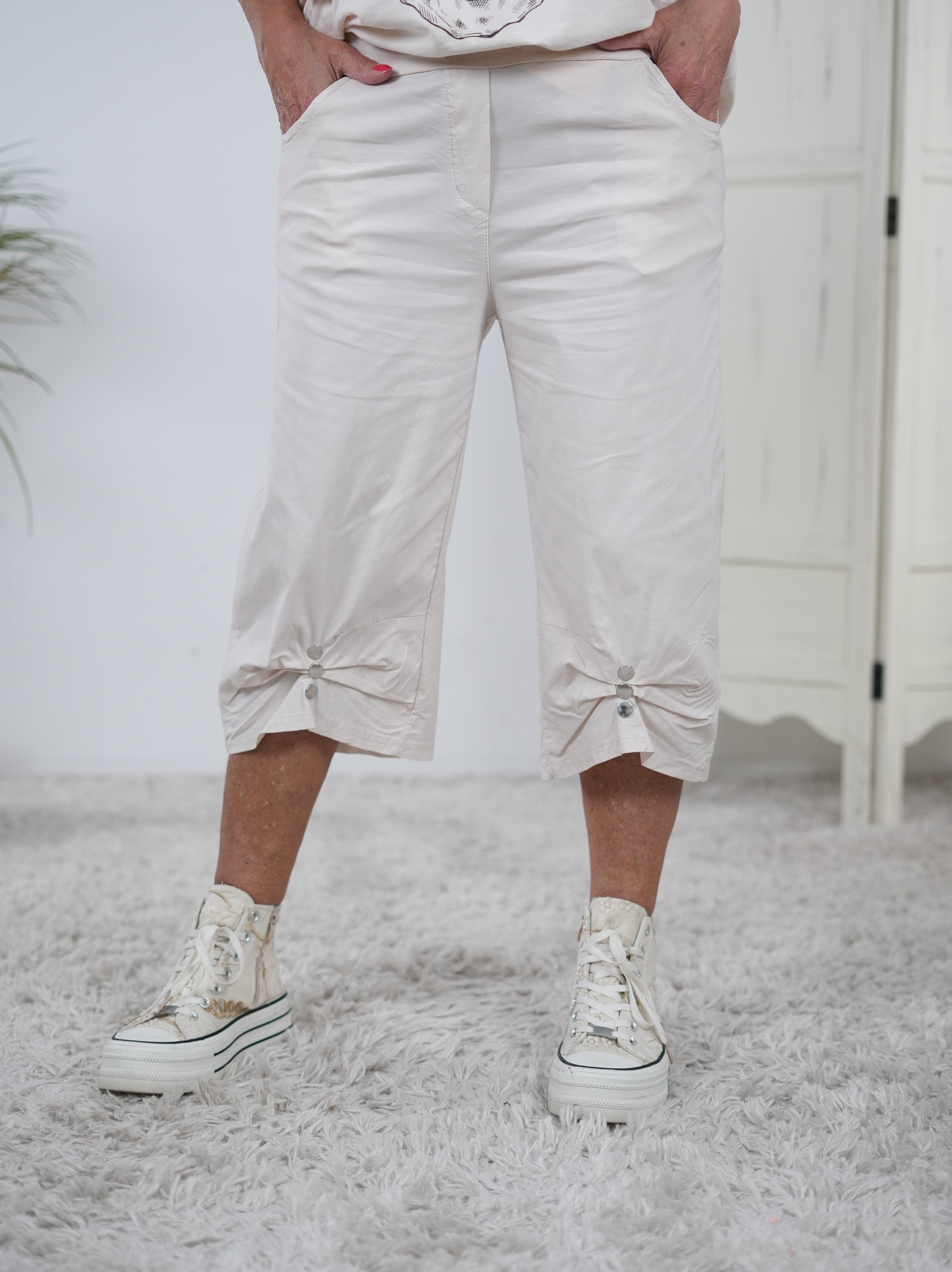 Capri Joggy mit verspieltem Abschluss Vanille