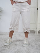 Capri Joggy mit verspieltem Abschluss Vanille