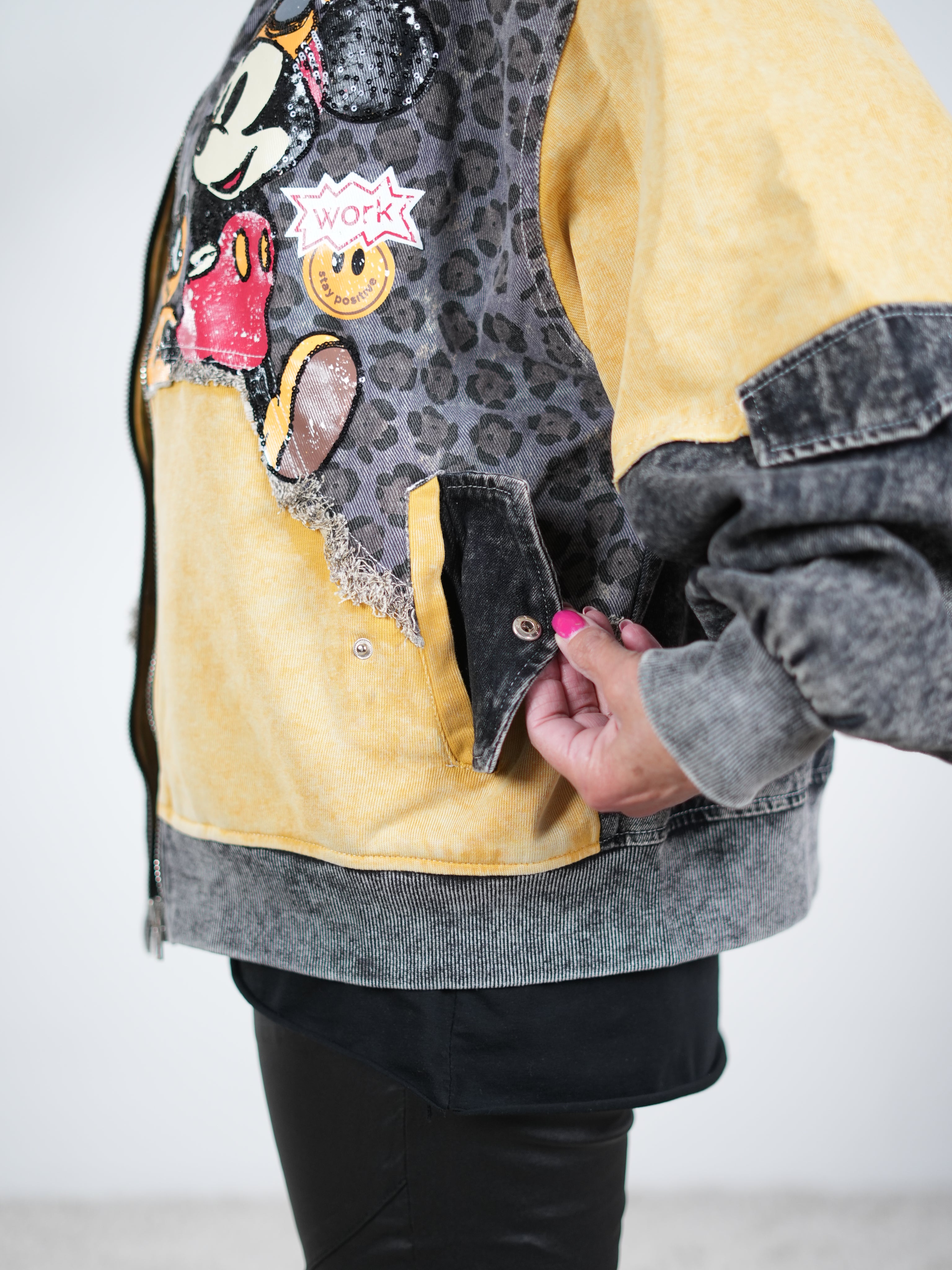 Ausgefallene Jacke im College Stil mit Comic Motiv