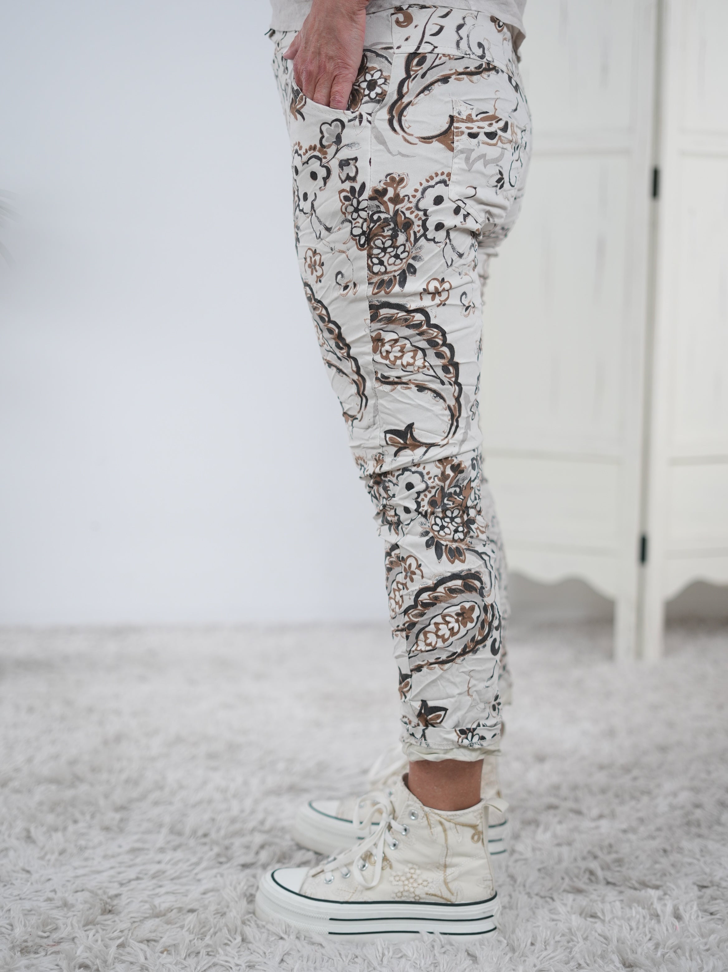 Bequeme Jogpant mit Blumenzeichnung