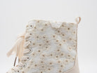 Beige Boots mit Blümchen verziert