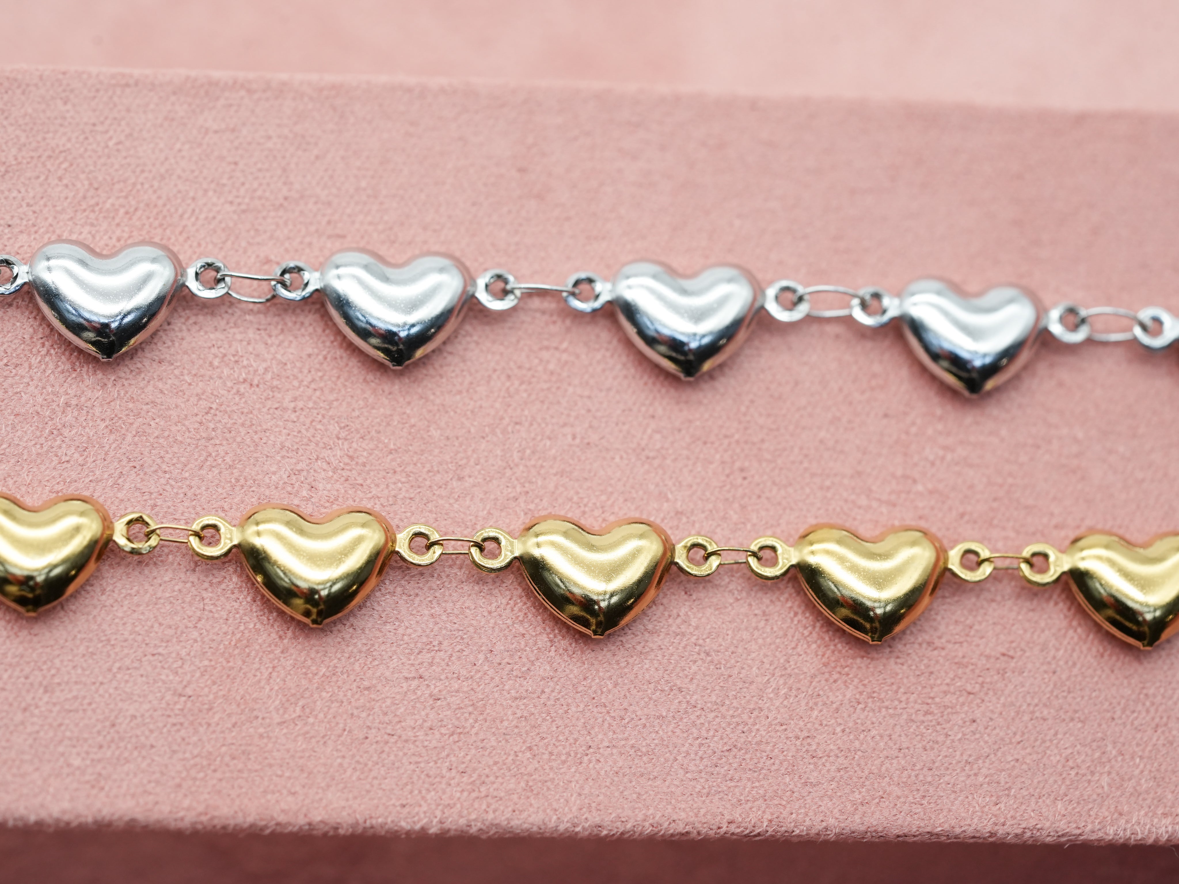 Niedliches Edelstahl Armband mit kleinen Herzen