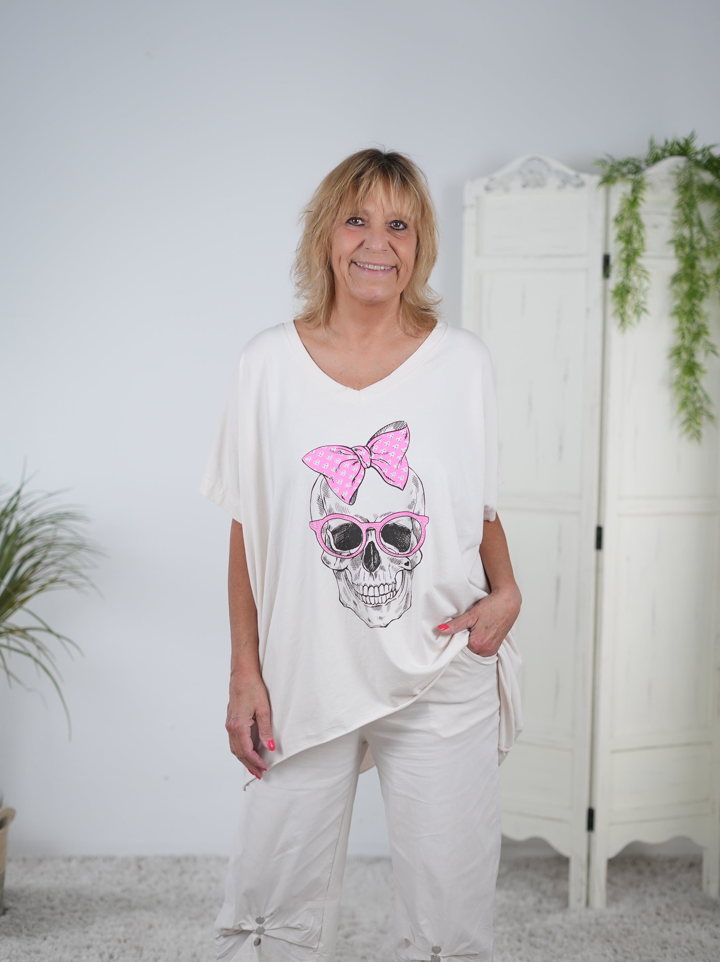 oversize Shirt mit Skull Print und Strasssteinen Vanille