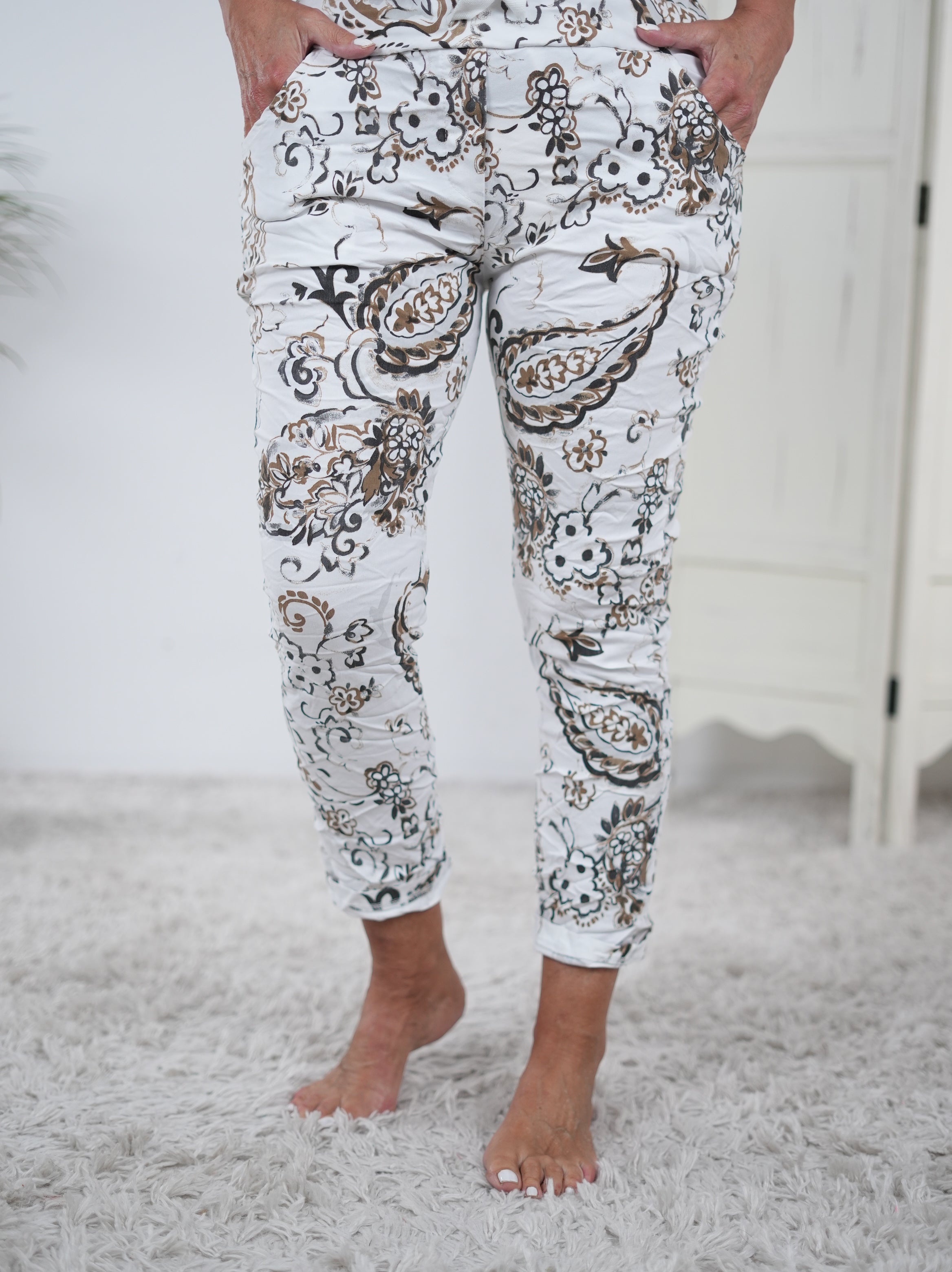 Bequeme Jogpant mit Blumenzeichnung Weiß