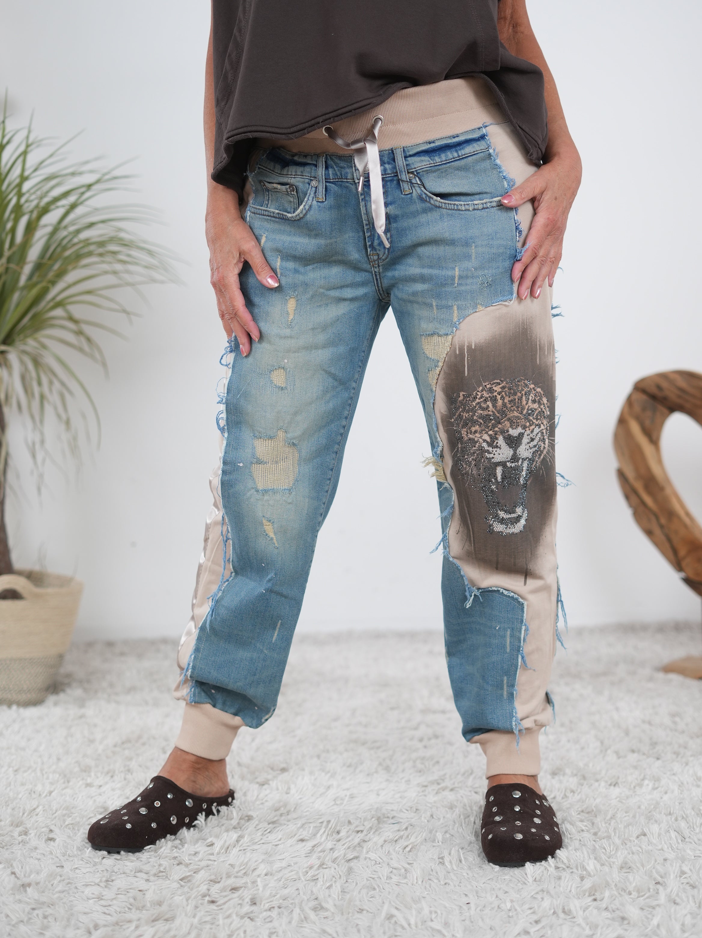 Ausgefallene Hingucker Pants mit Strassmotiv Leopard