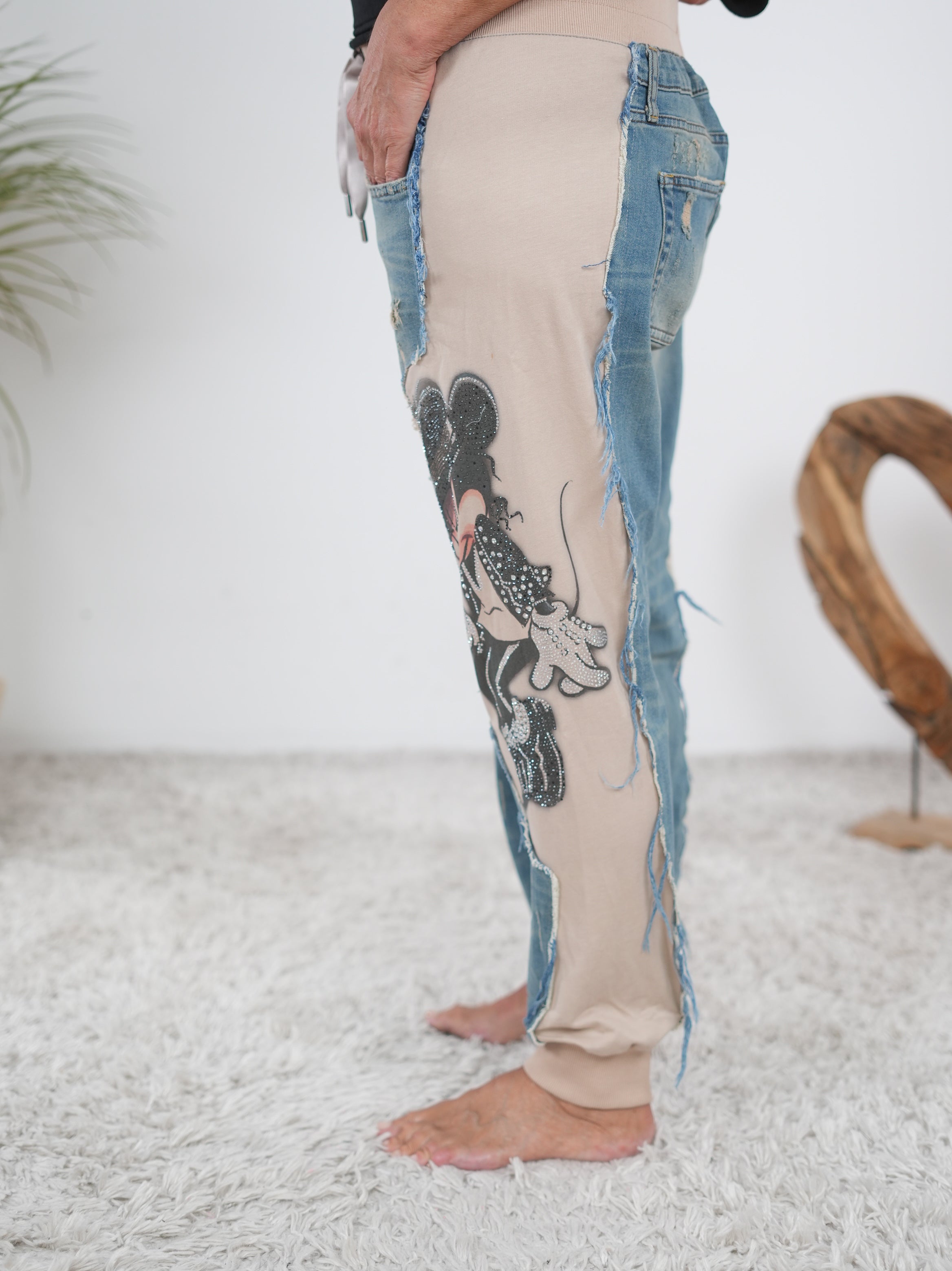 Ausgefallene Hingucker Pants mit Strassmotiv