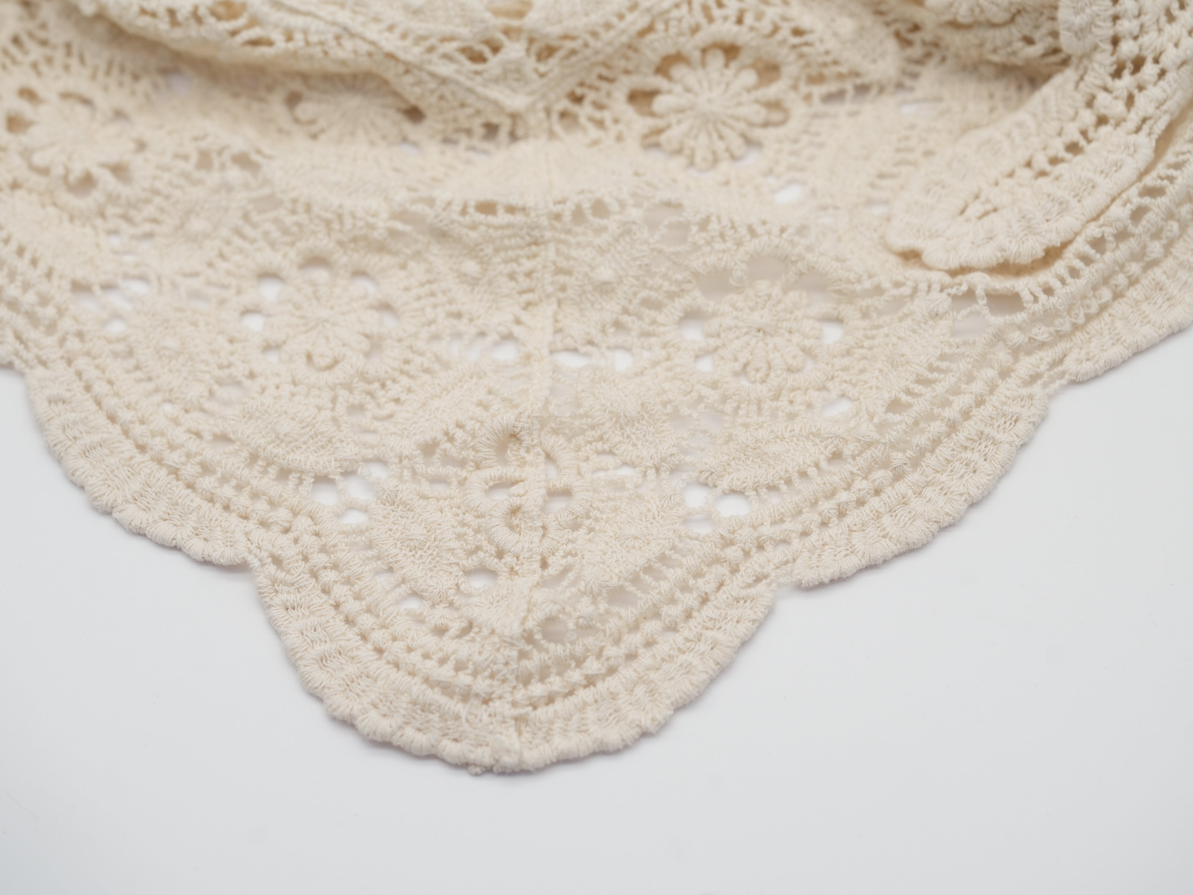 gehäkeltes Dreieckstuch in beige