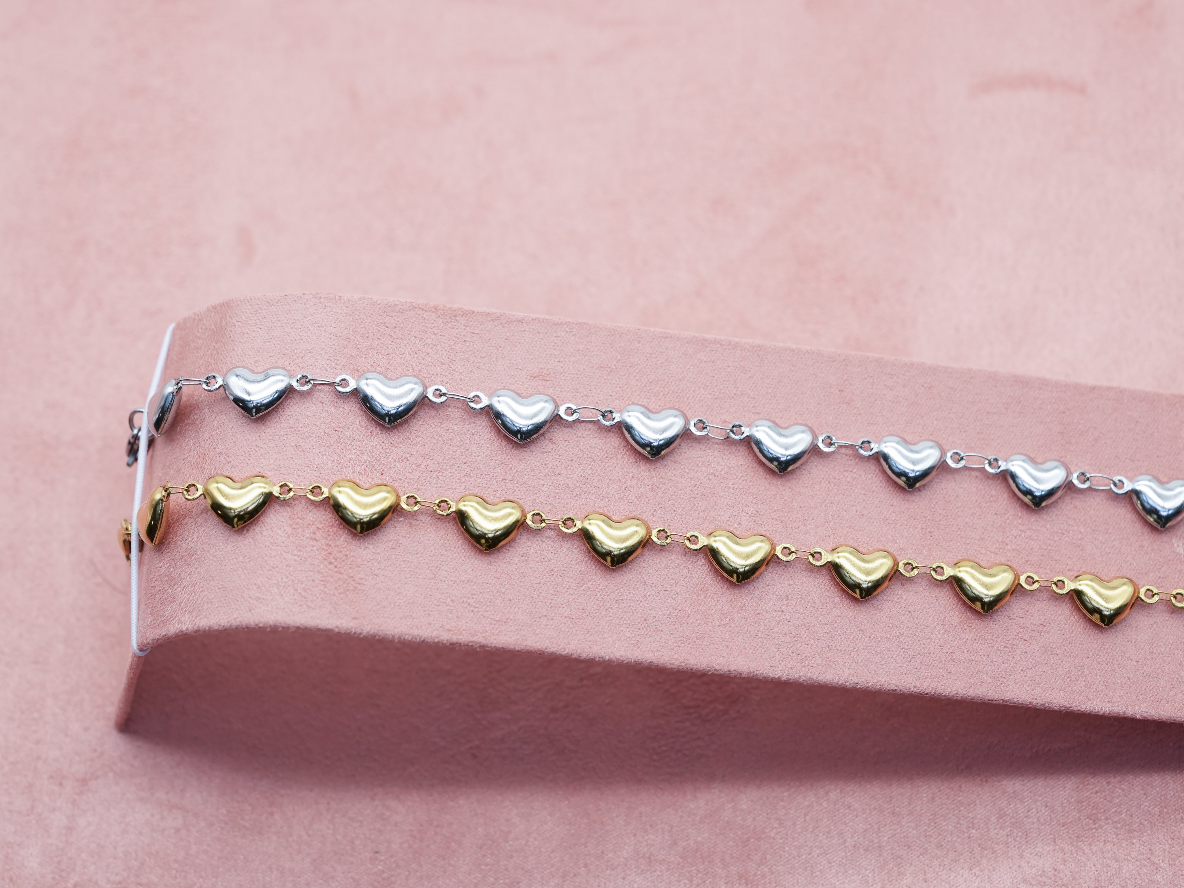 Niedliches Edelstahl Armband mit kleinen Herzen