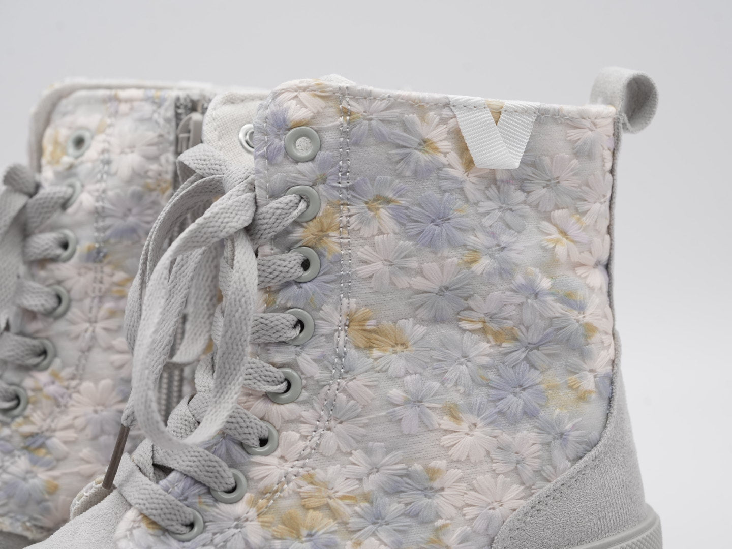 Süße Boots mit Blümchen Stickerei