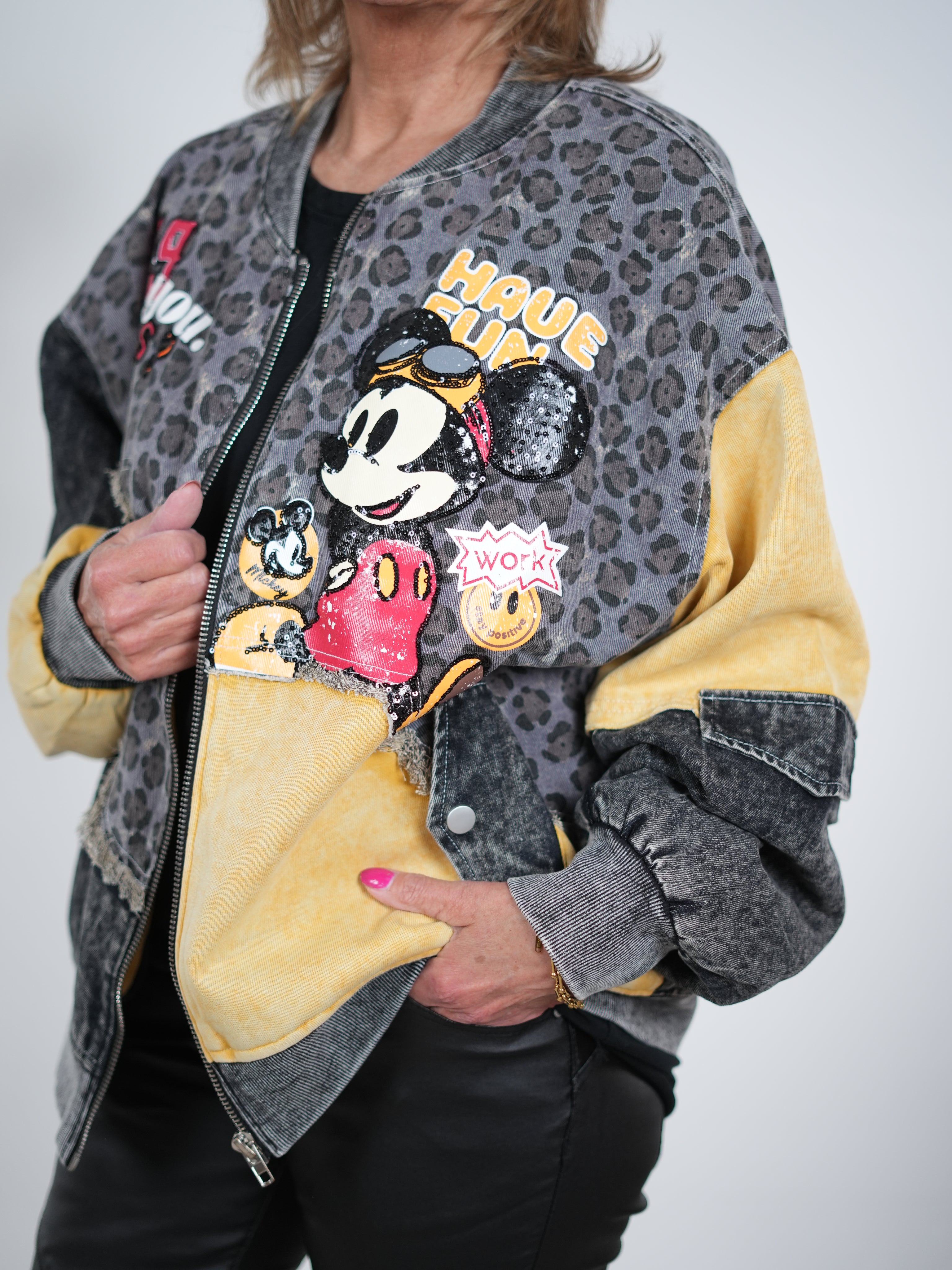 Ausgefallene Jacke im College Stil mit Comic Motiv
