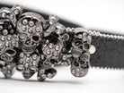 Schwarzer Gürtel mit Skulls & Nieten
