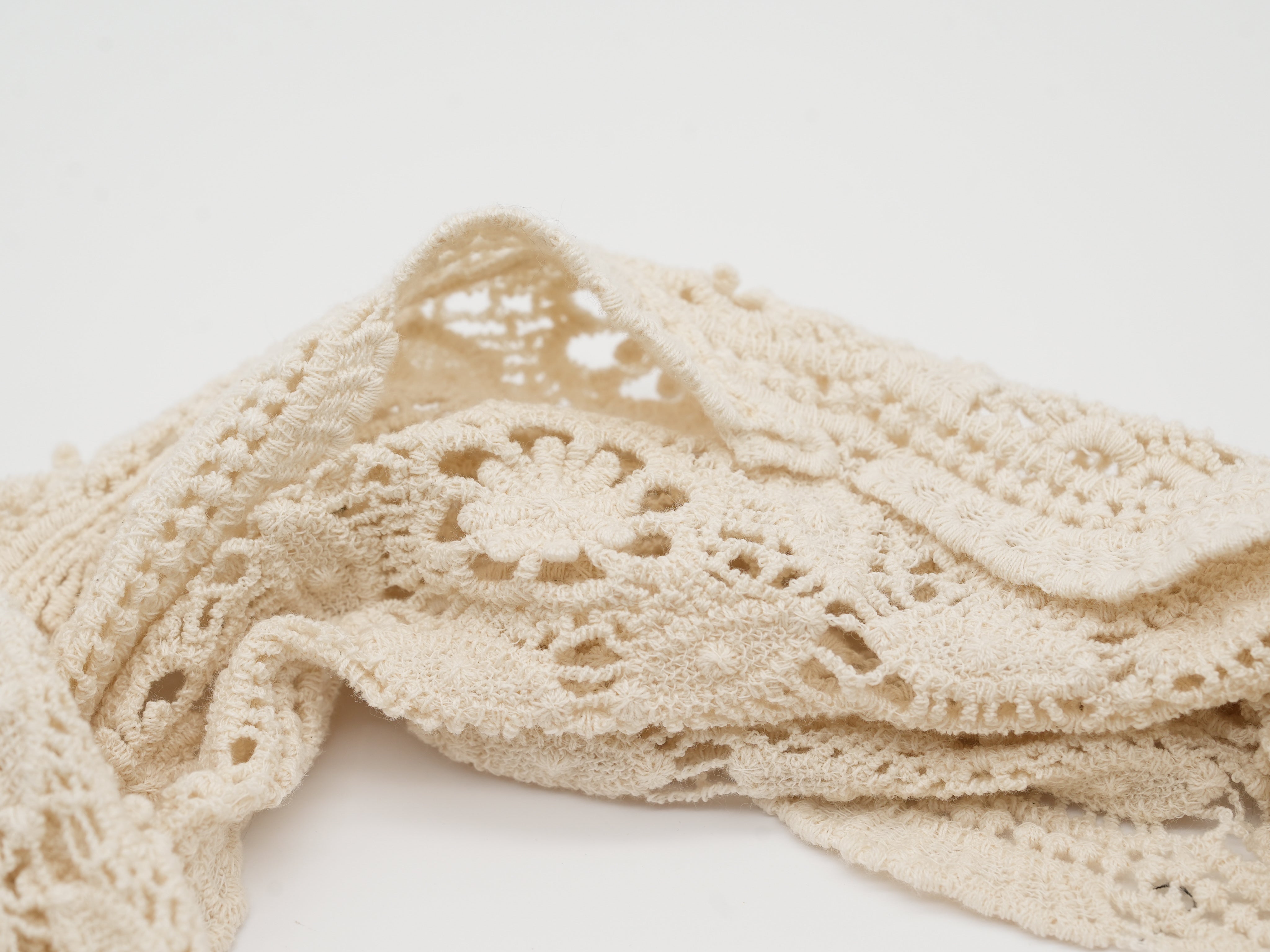 gehäkeltes Dreieckstuch in beige