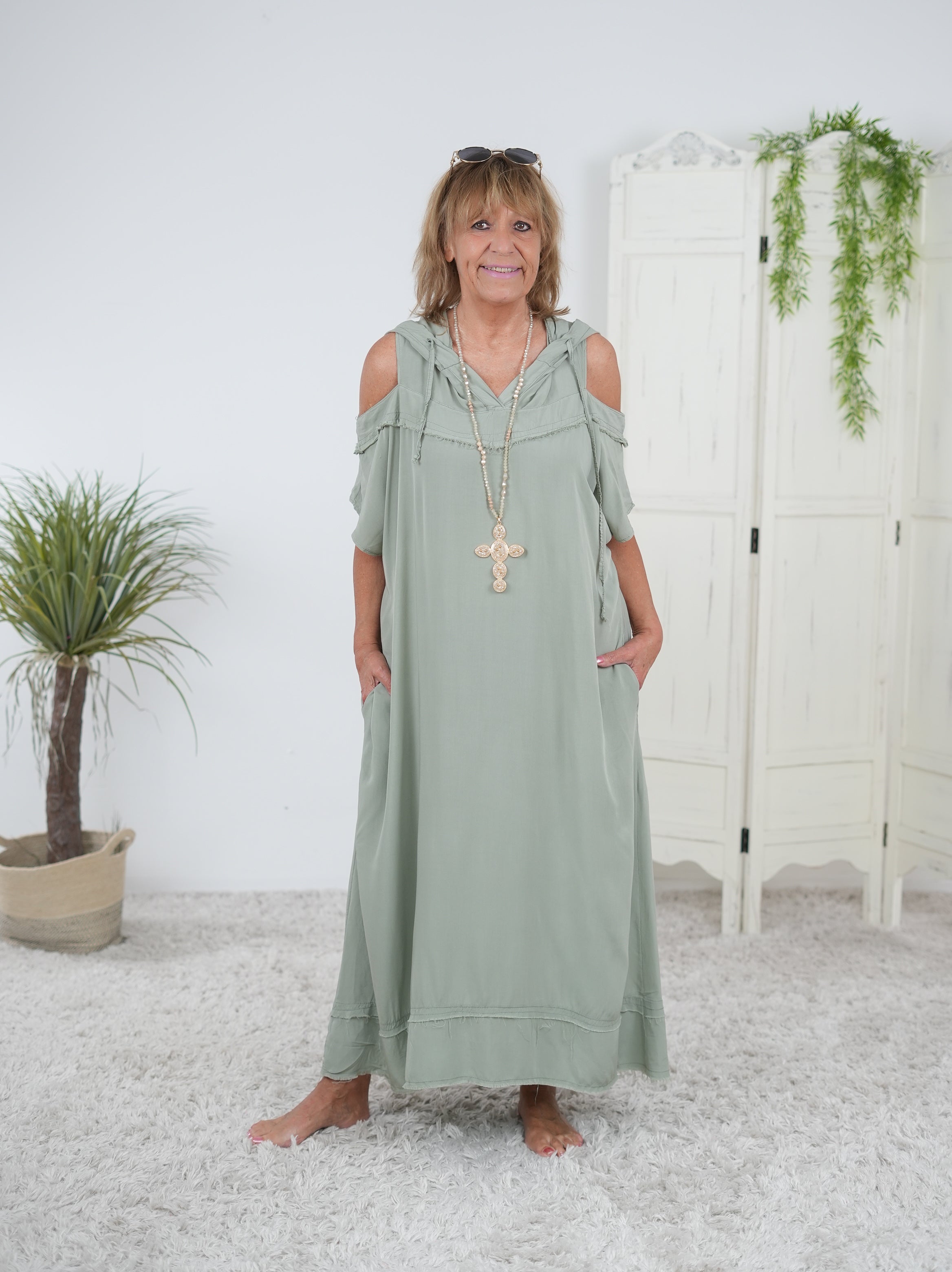 Sommer Kleid mit Cut Outs, unifarben Olive