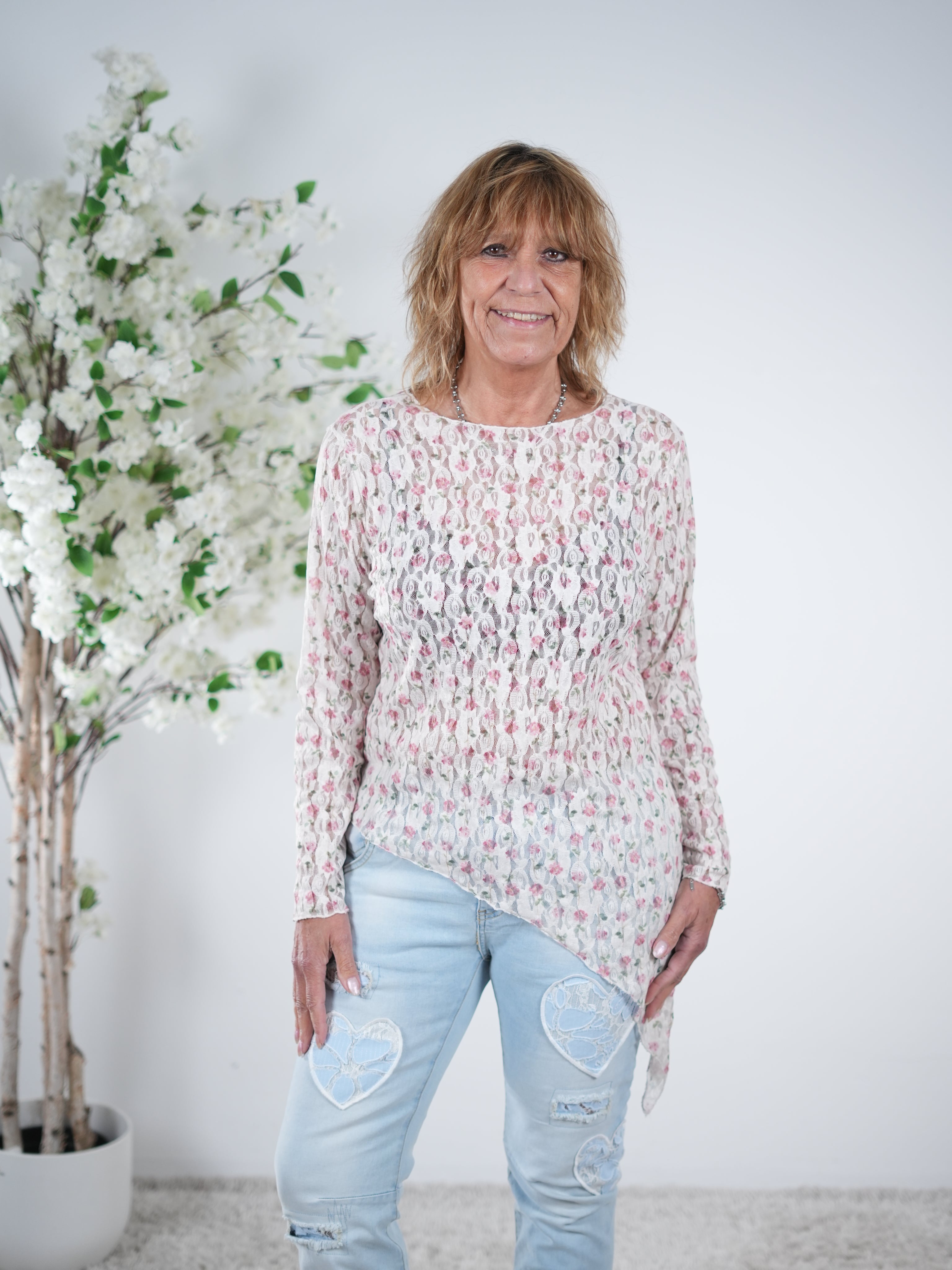 Asymmetrisch geschnittenes Shirt mit Blümchen verziert One Size (ca Größe 38-42) Beige Pink