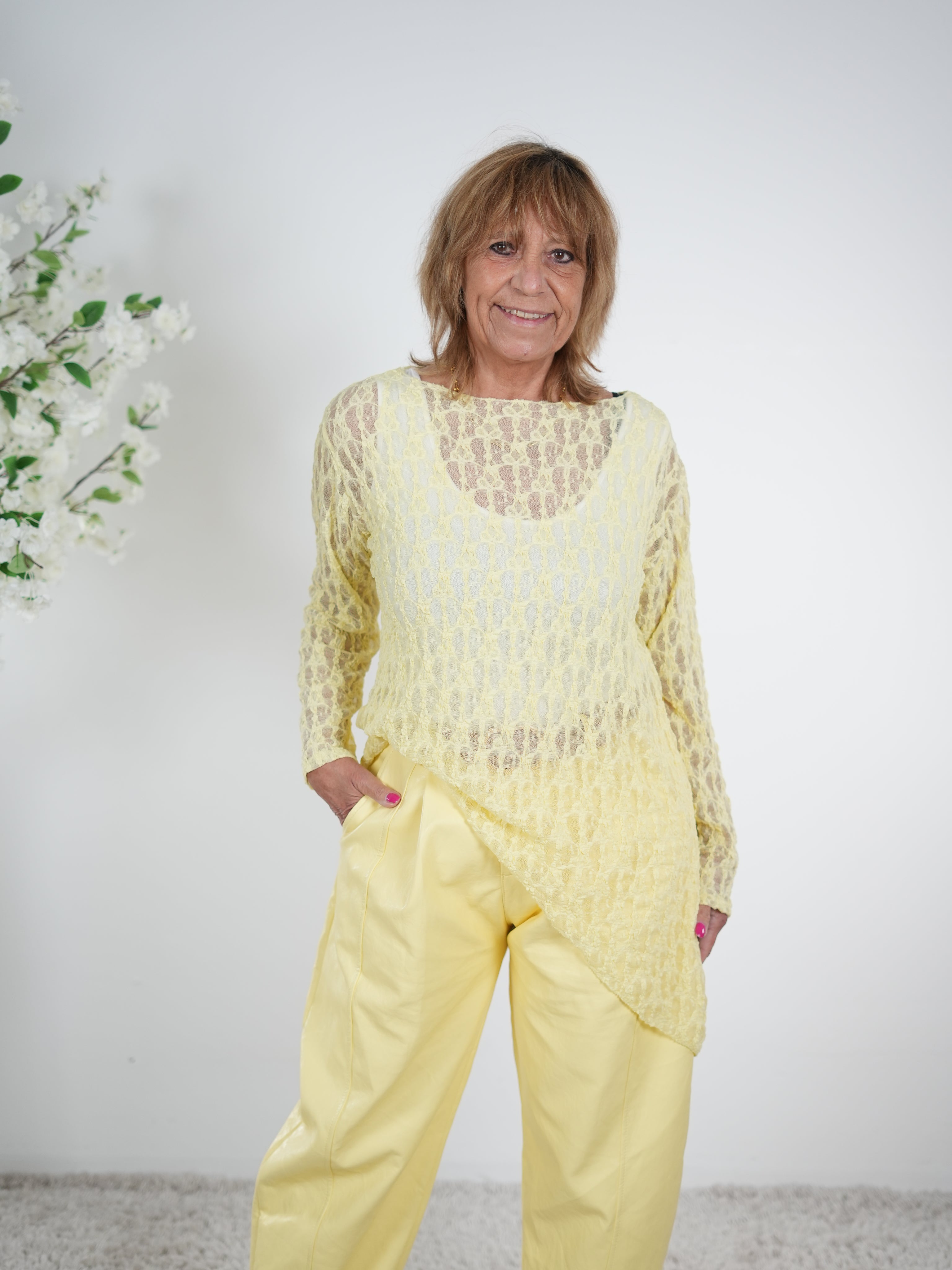 Asymmetrisch geschnittenes Unterzieh Top aus Spitze One Size (ca Größe 38-44) Gelb