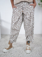 ausgefallene Baggy im Leo Look Einheitsgröße (ca Gr. 38-44 46) Beige