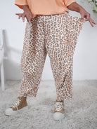 ausgefallene Baggy im Leo Look