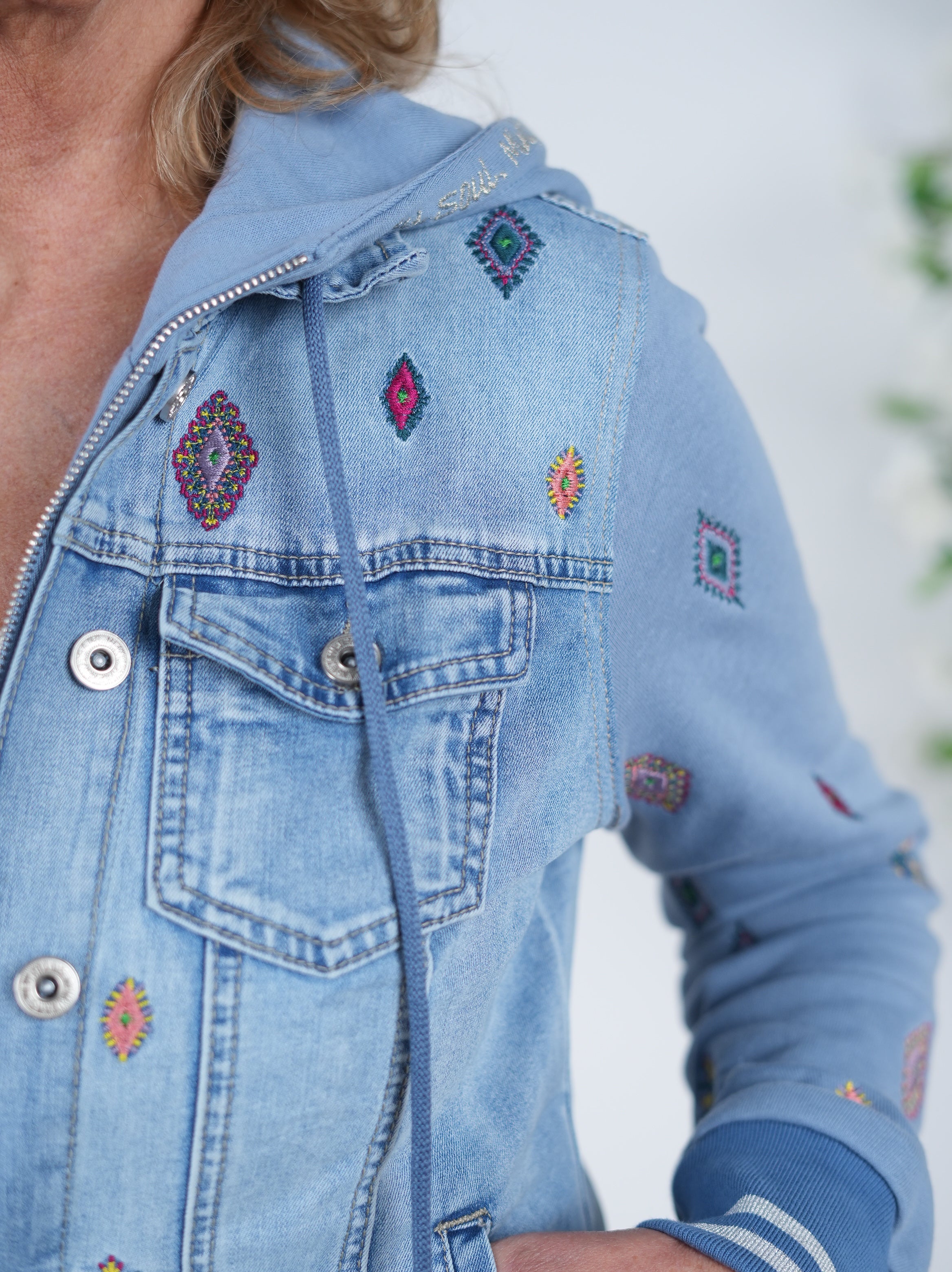 ausgefallene Jeans Jacke mit Sweaty Ärmeln