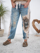 ausgefallene Hose mit Jeans Elementen und großem Motiv