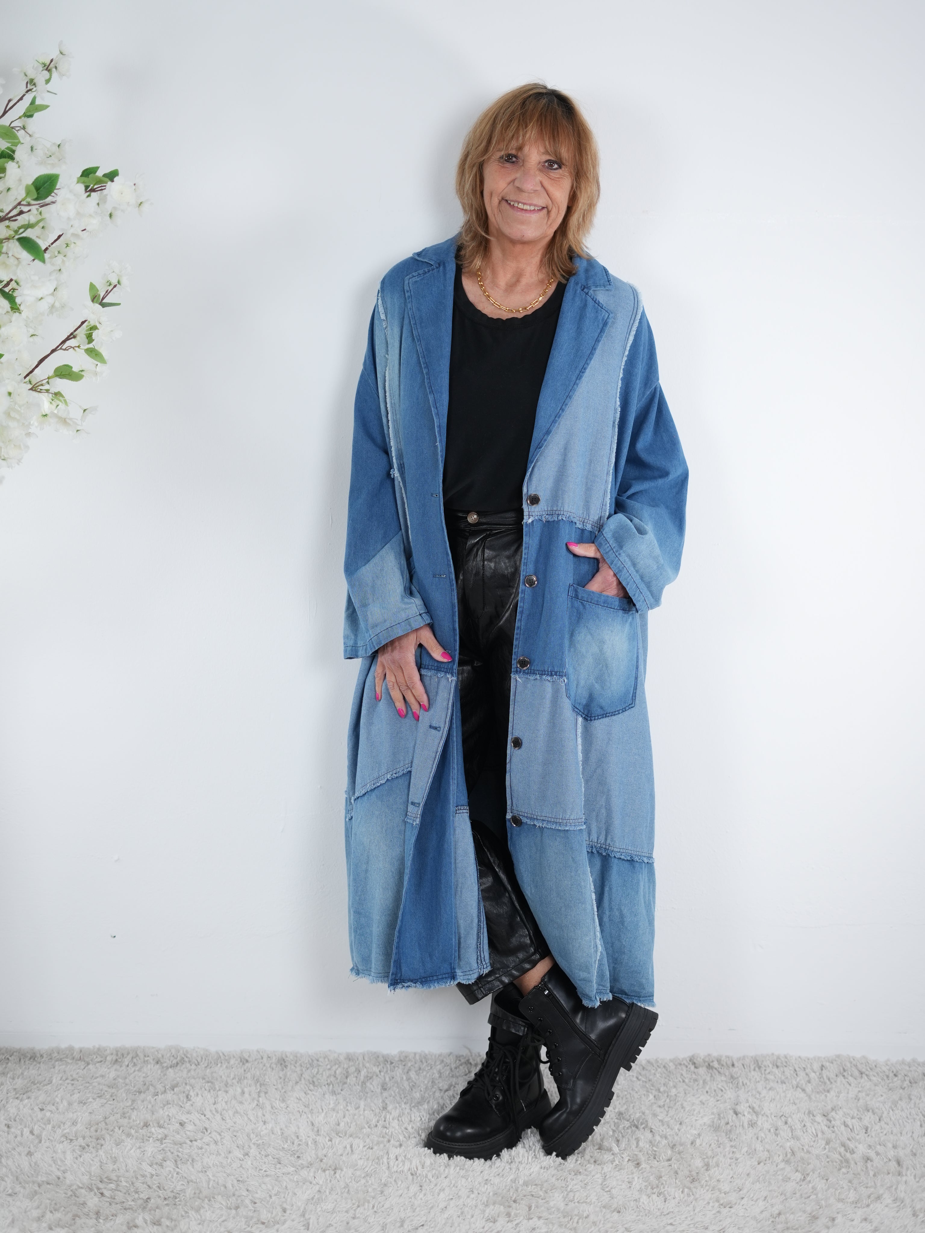 Ausgefallener Jeans Mantel mit fransigen Nähten