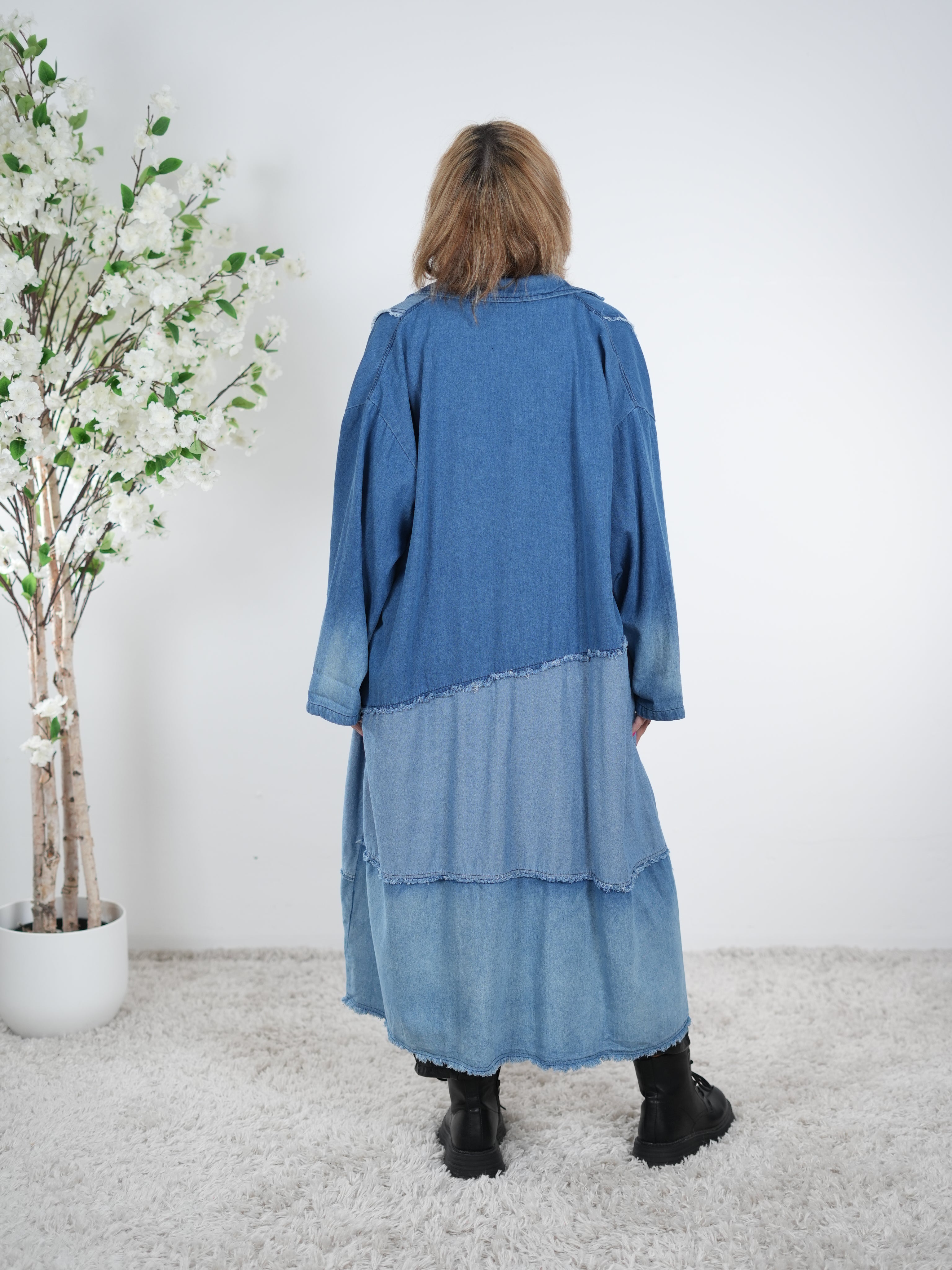 Ausgefallener Jeans Mantel mit fransigen Nähten