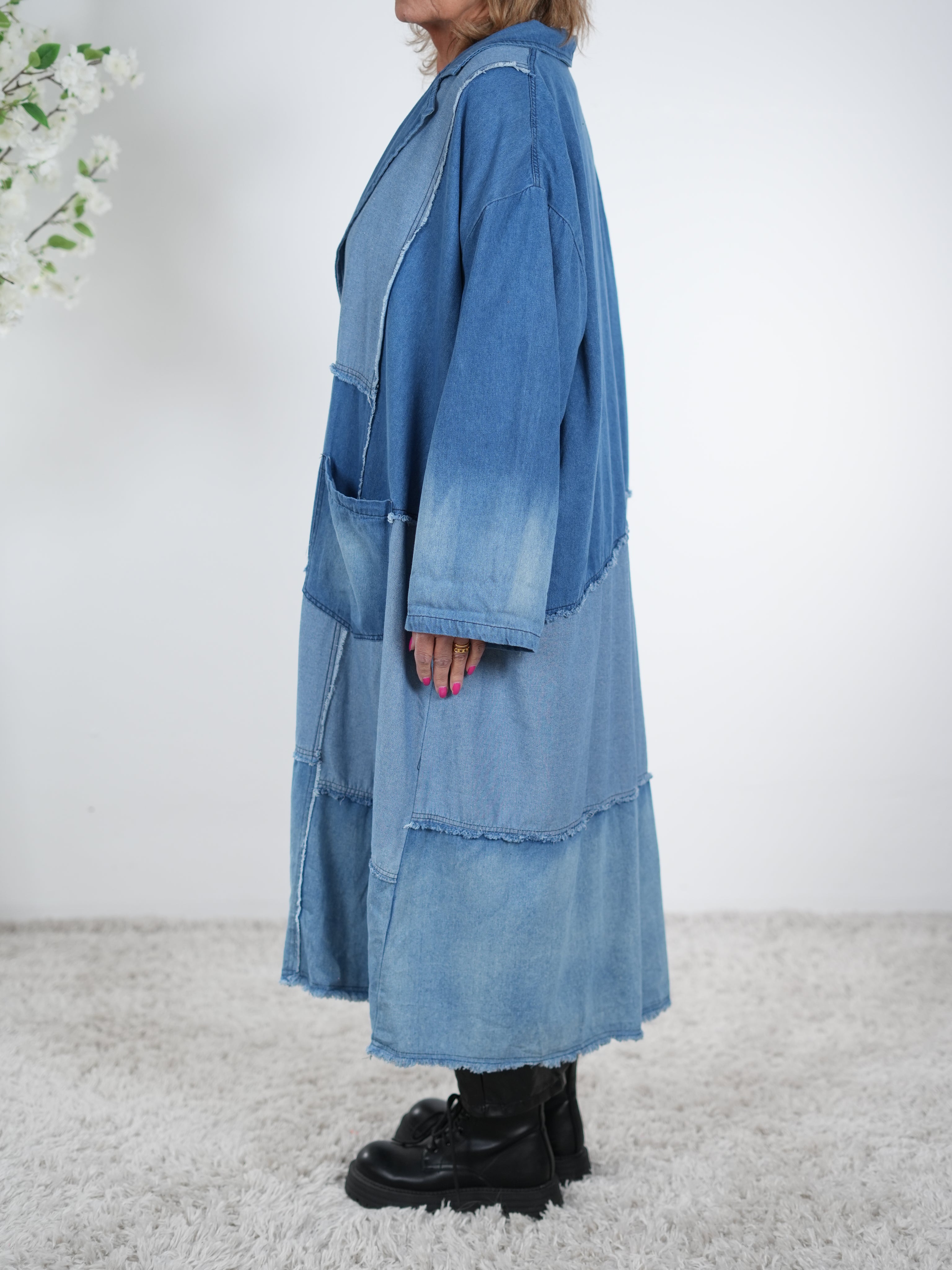 Ausgefallener Jeans Mantel mit fransigen Nähten