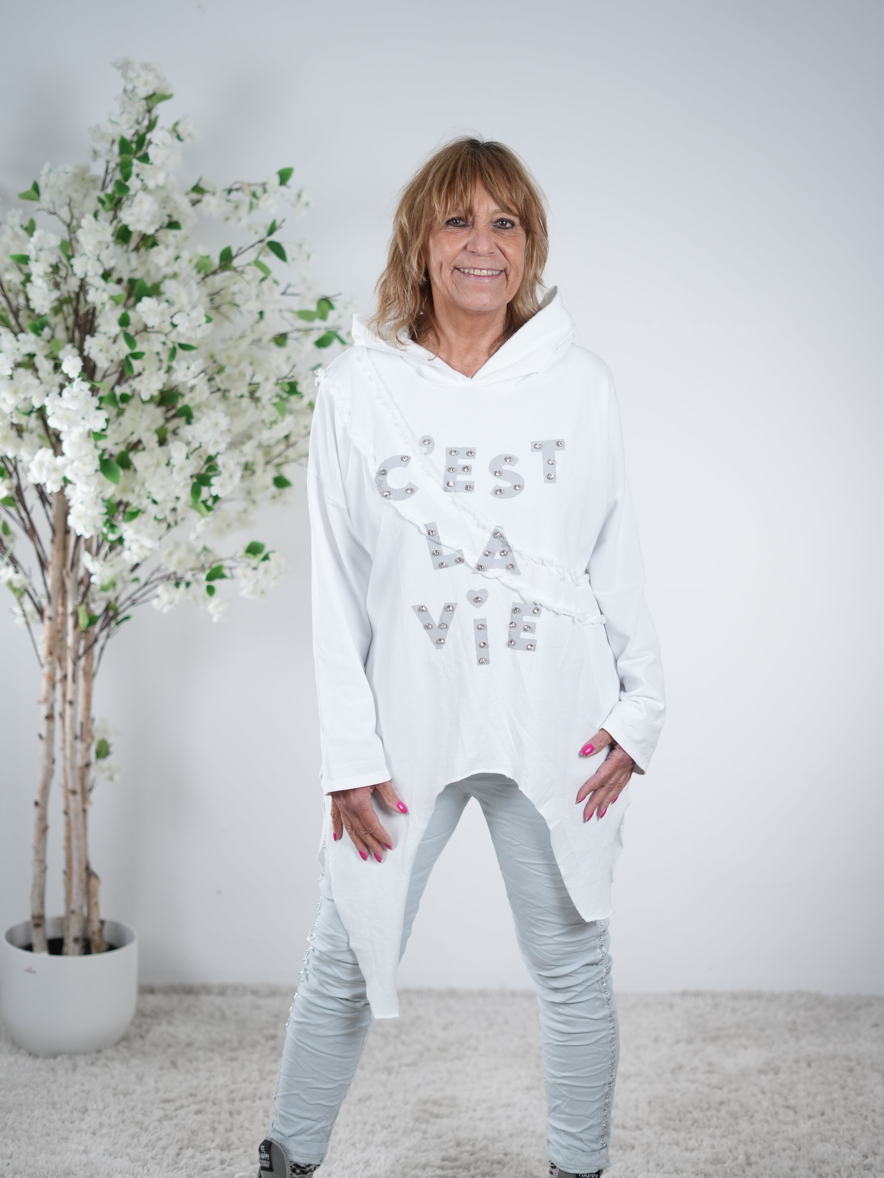 asymmetrischer Pulli mit ausgefransten Abschlüssen und Nieten One Size (ca Größe 40 "oversize"-44) Weiß