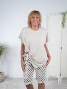 ausgefallenes Shirt mit diagonaler Naht Beige