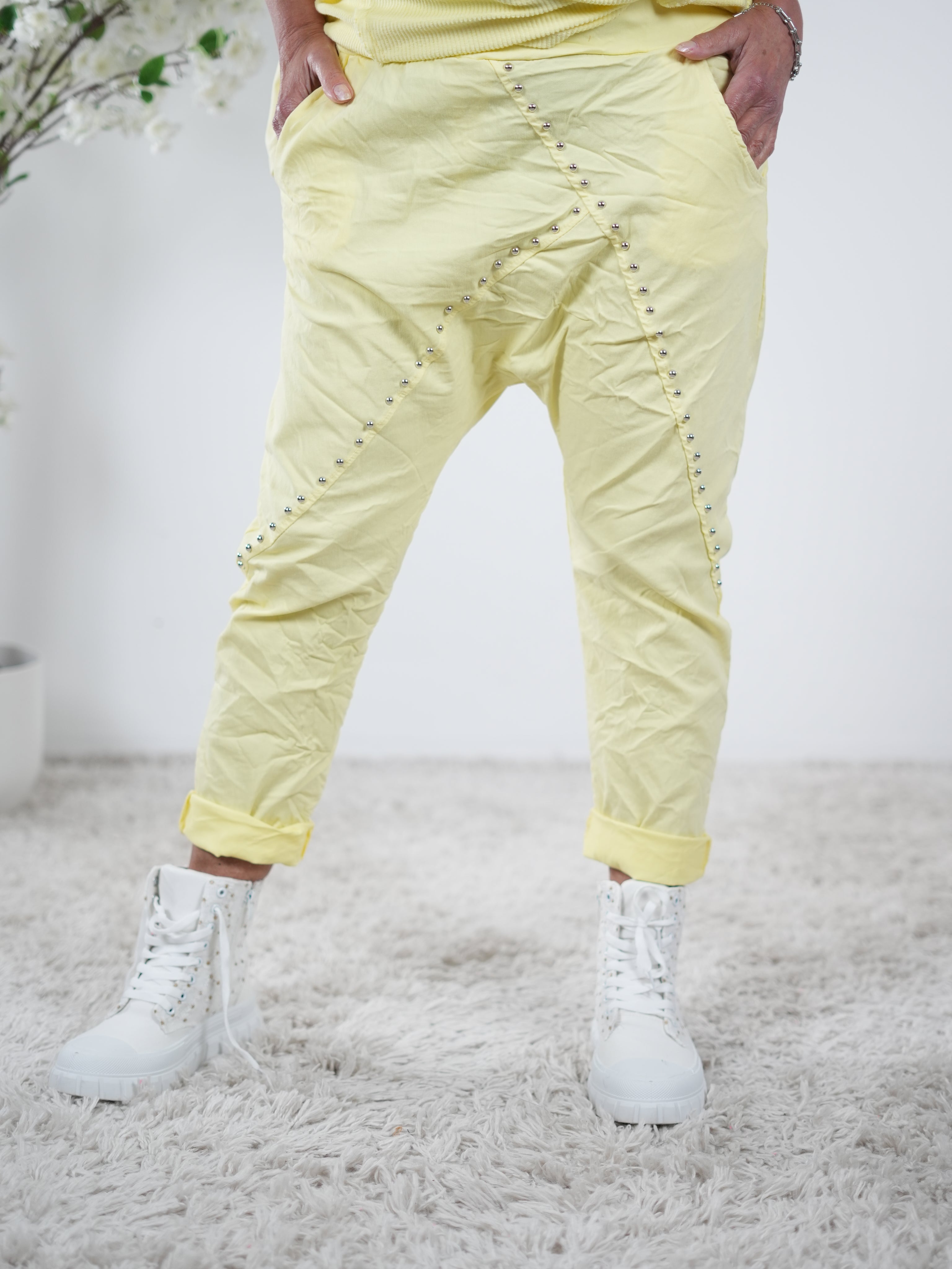 Baggy mit Nieten verziert One Size (ca Gr. 40-44) Gelb