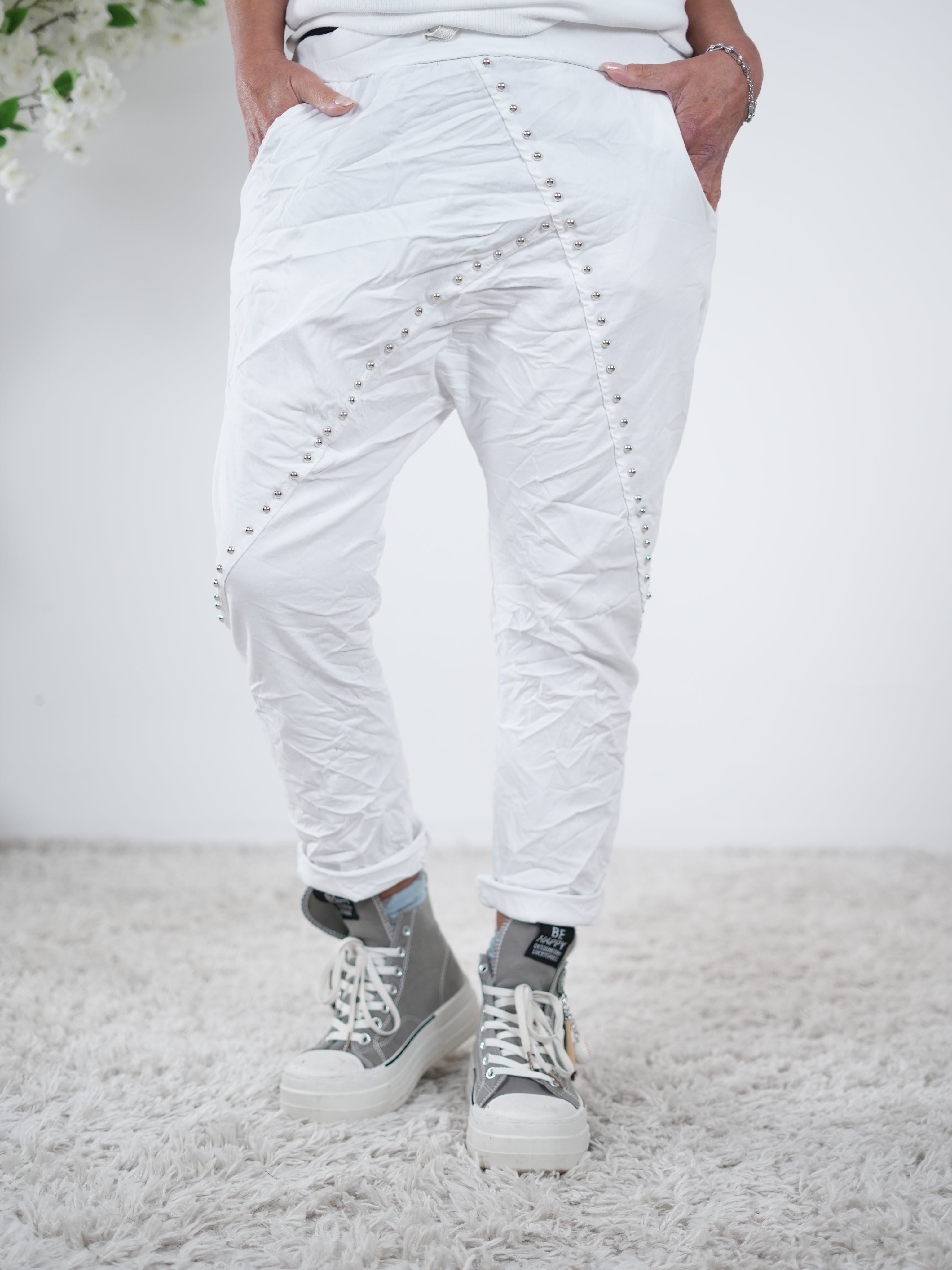 Baggy mit Nieten verziert One Size (ca Gr. 40-44) Weiß